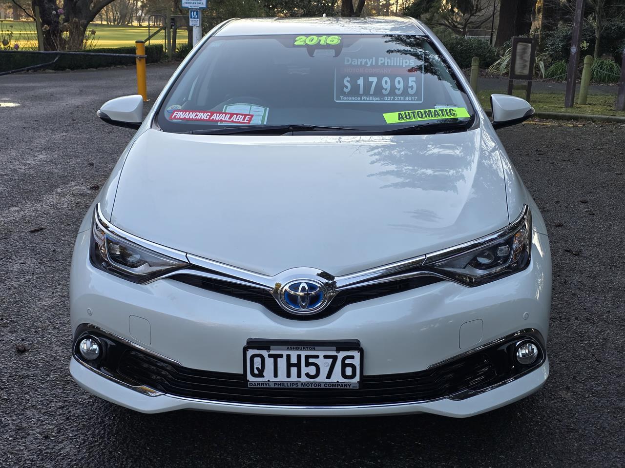 2016 Toyota Auris HYBRID Carousel 15