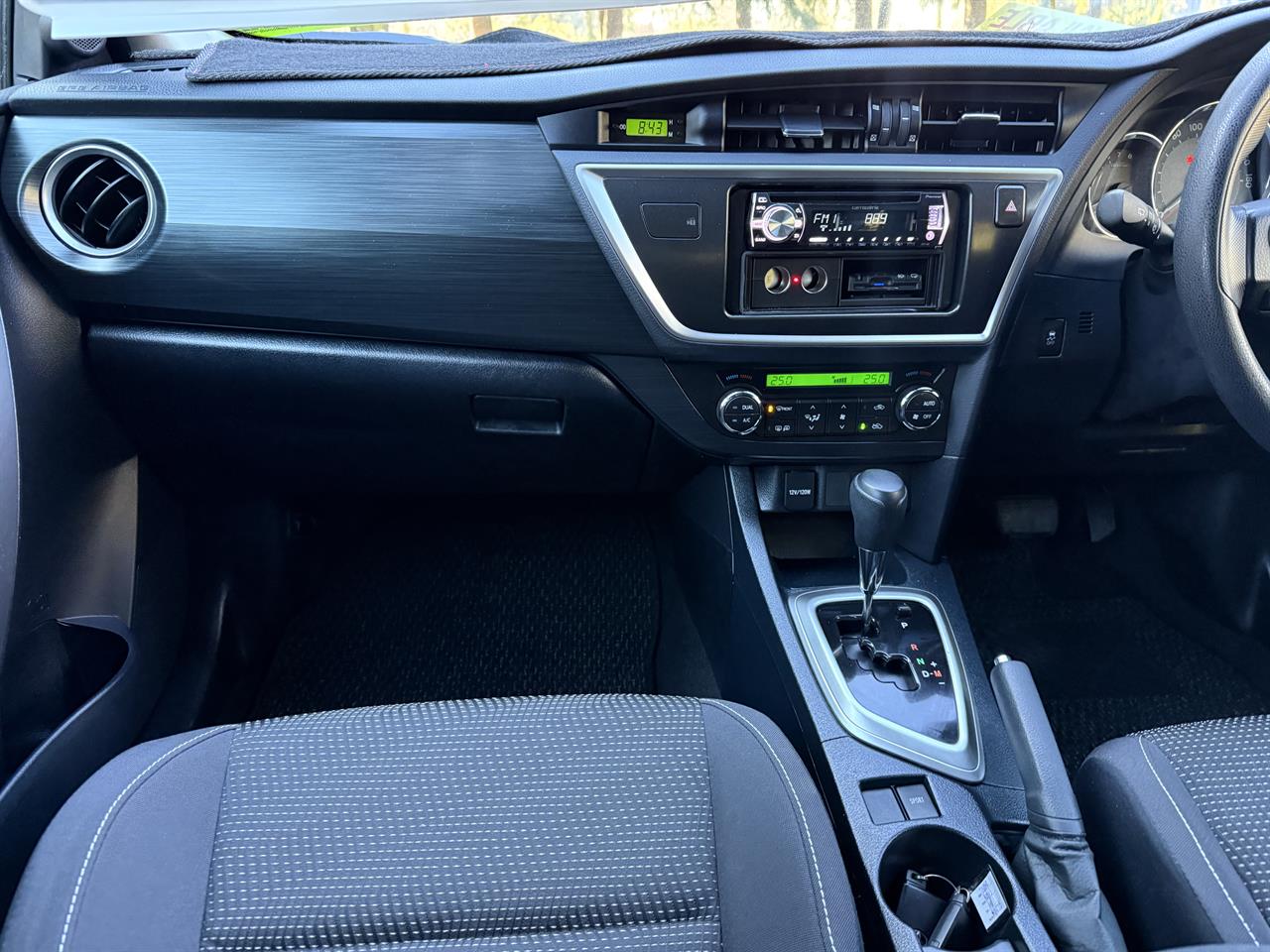 2013 Toyota Auris Carousel 4