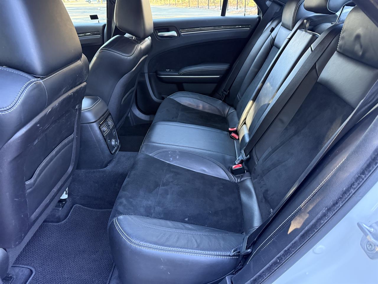 2012 Chrysler 300 SRT8 Carousel 5
