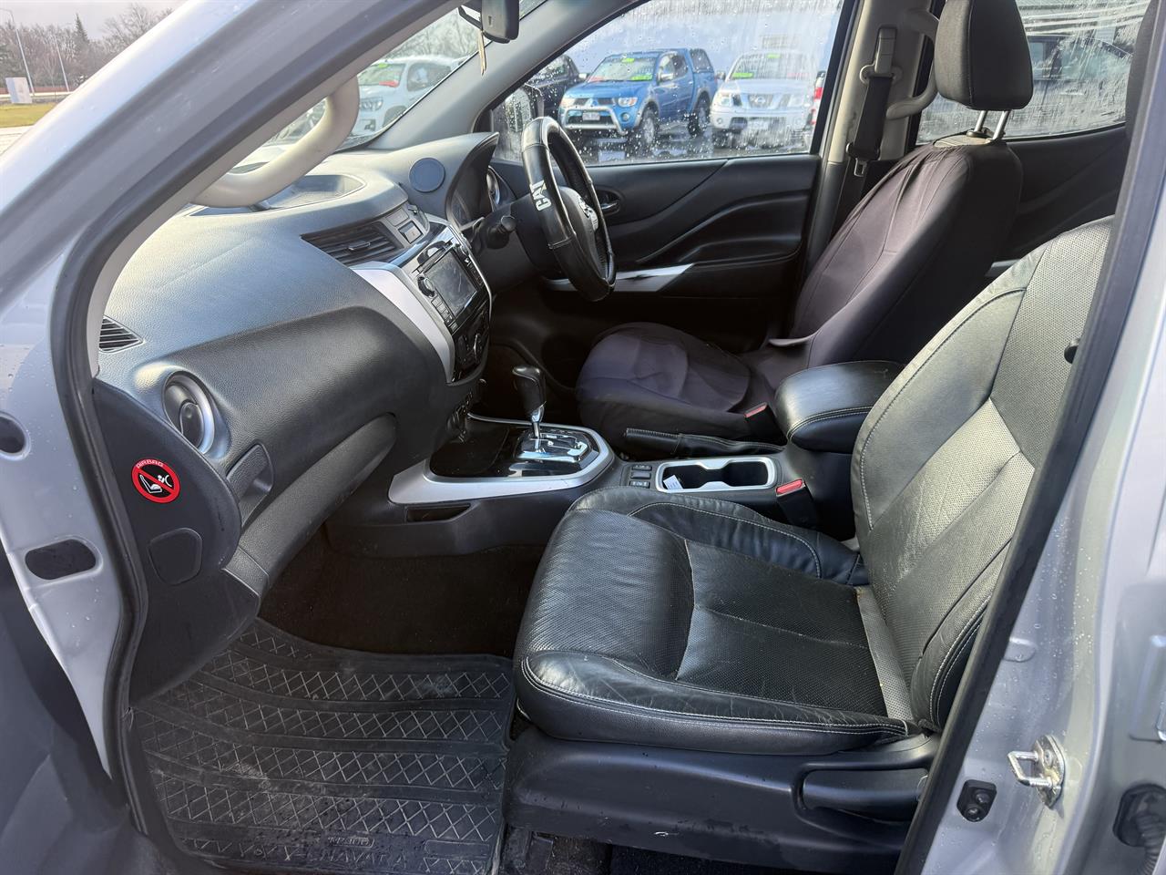 2015 Nissan Navara ST-X 4WD Collage 2