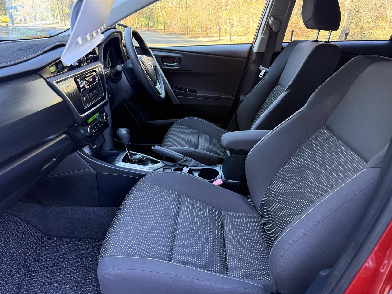 2013 Toyota Auris Carousel 3