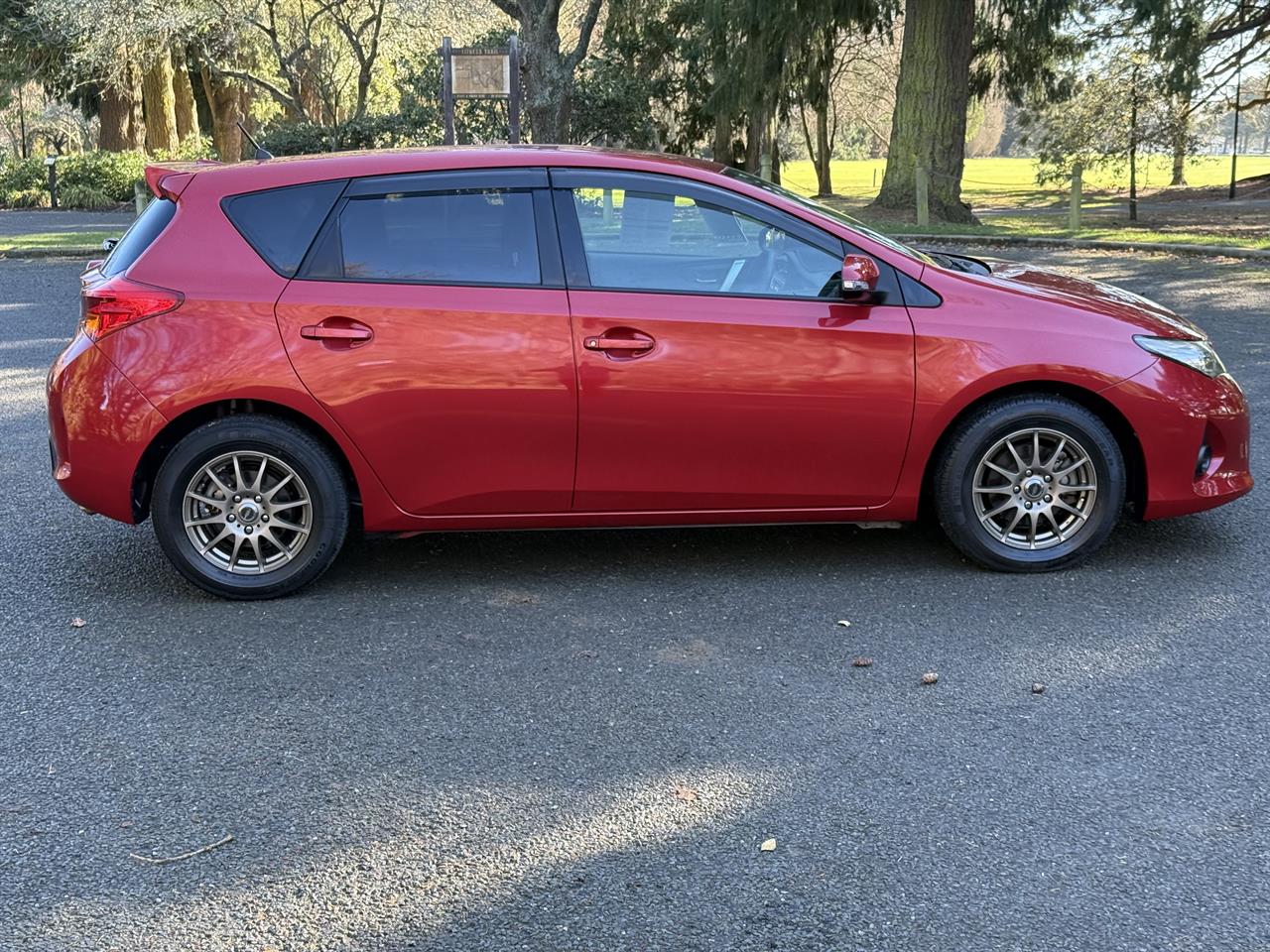 2013 Toyota Auris Carousel 12