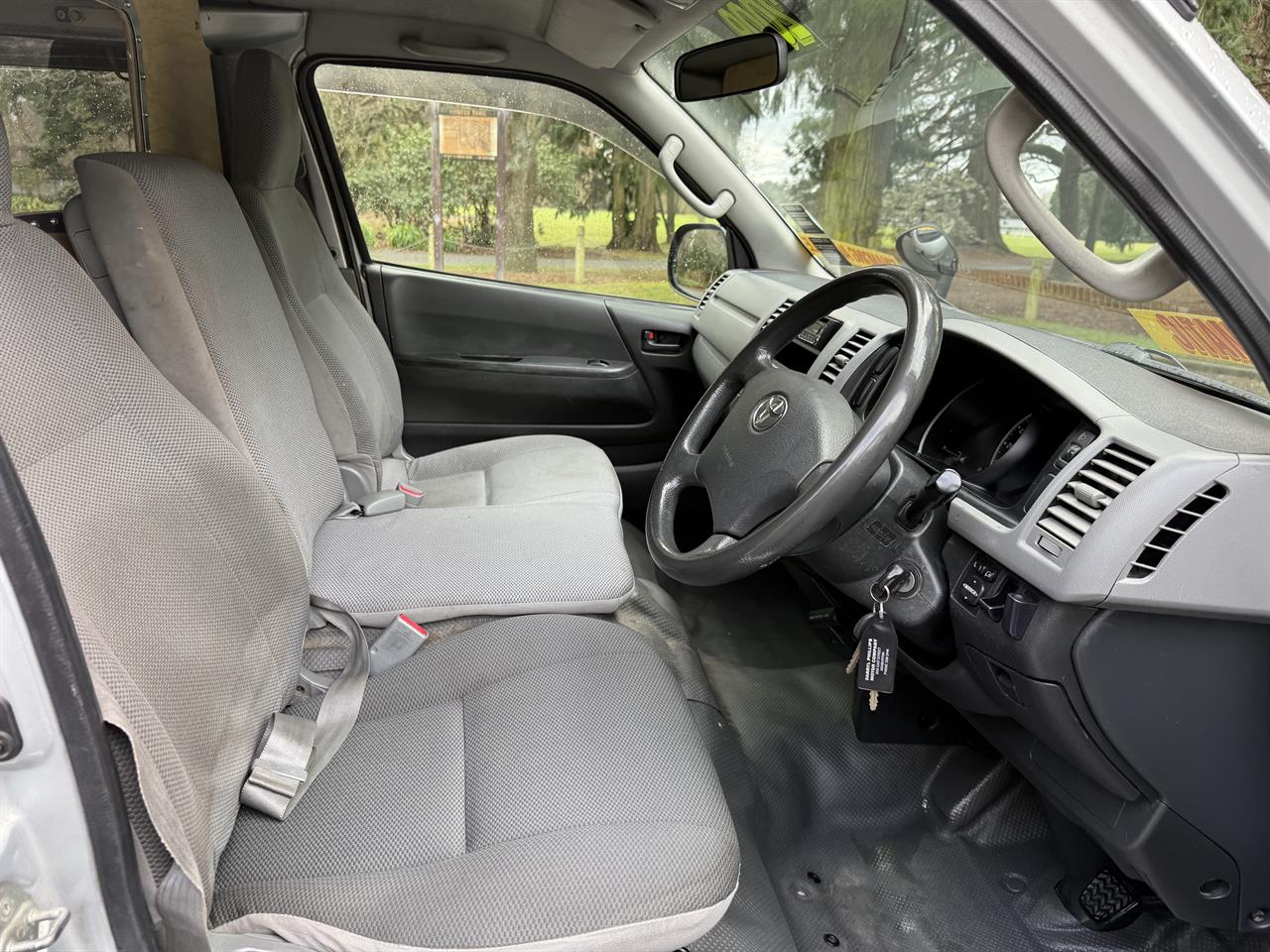 2009 Toyota Hiace Carousel 1