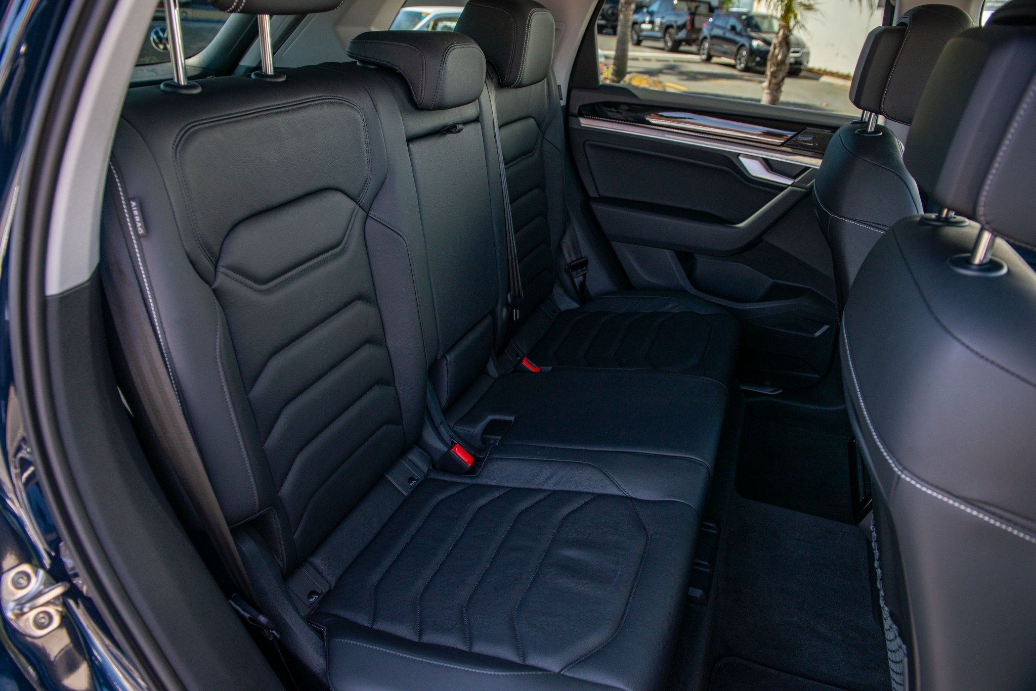 2025 Volkswagen Touareg TDI V6 Carousel 12