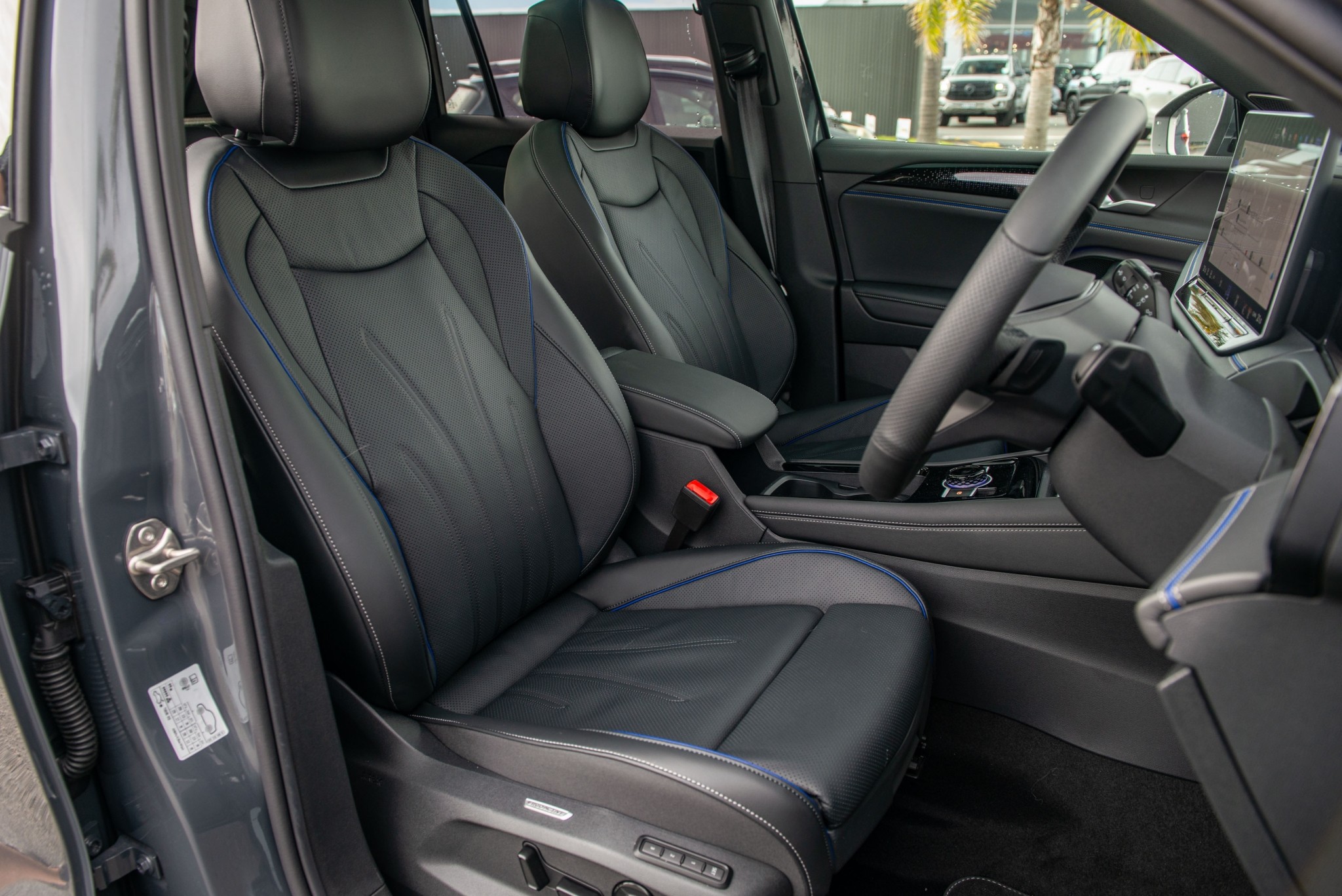 2026 Volkswagen Tiguan R-Line AWD with Touring Package Carousel 9