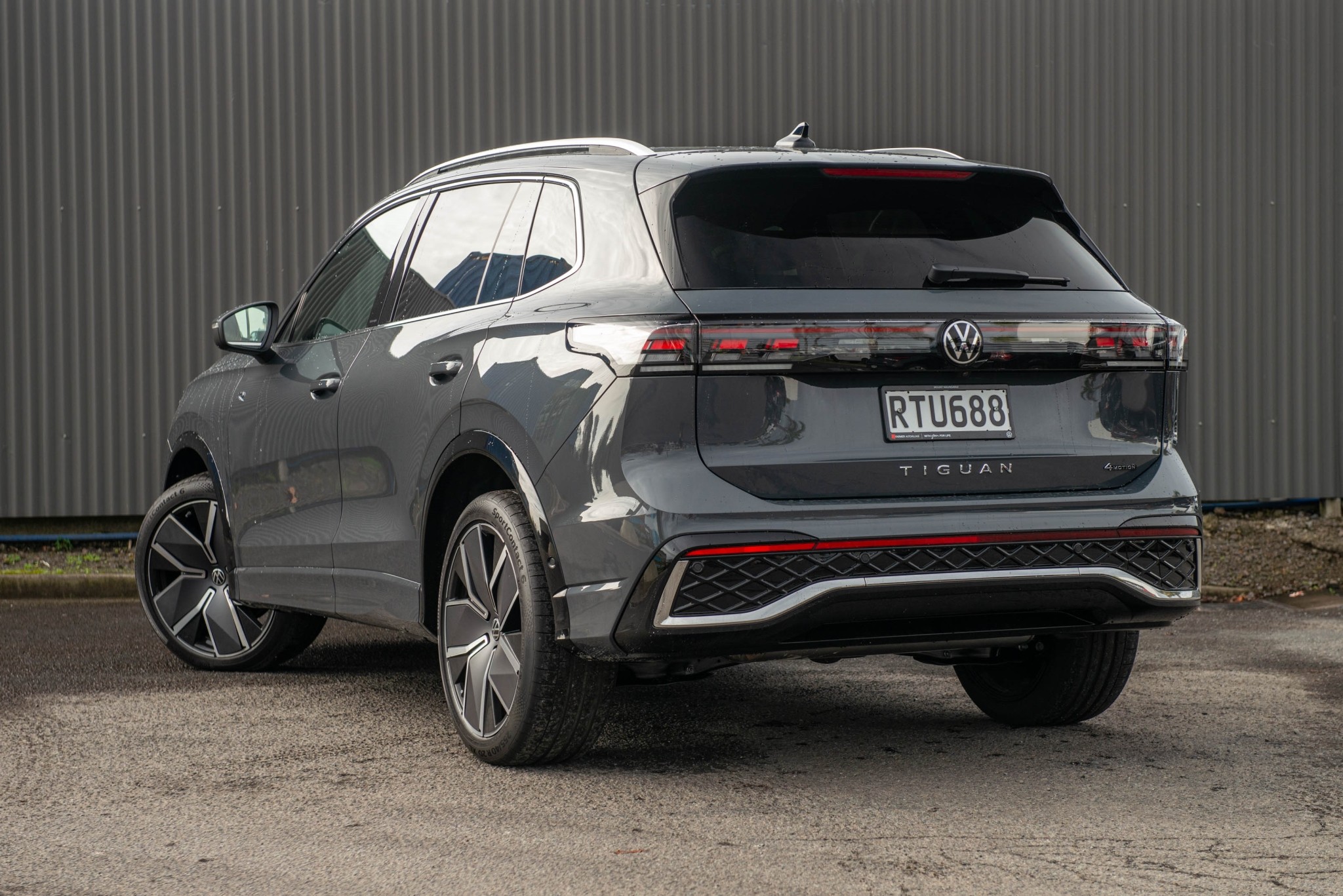 2026 Volkswagen Tiguan R-Line AWD with Touring Package Carousel 7