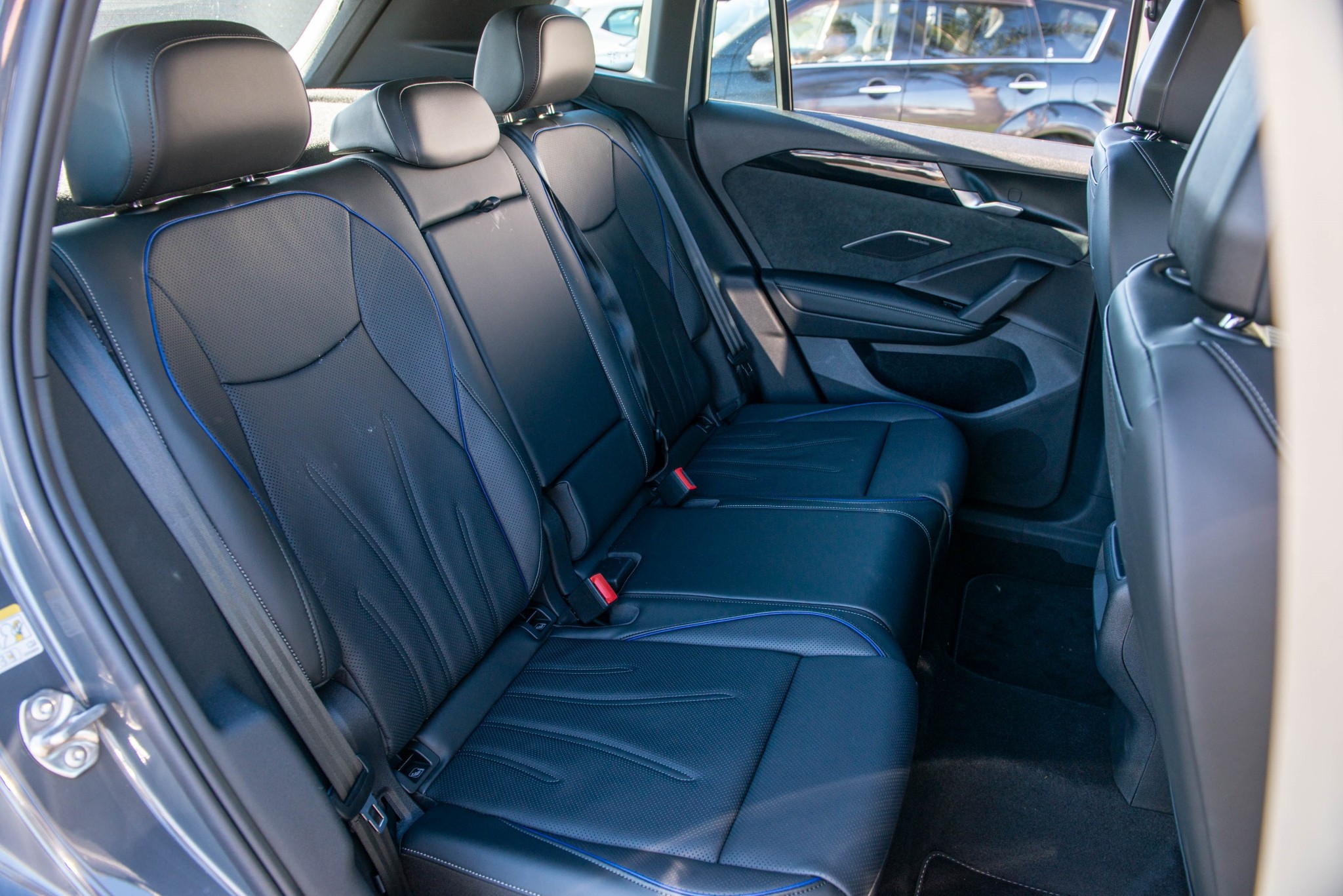 2026 Volkswagen Tiguan R-Line 2WD with Touring package Carousel 12