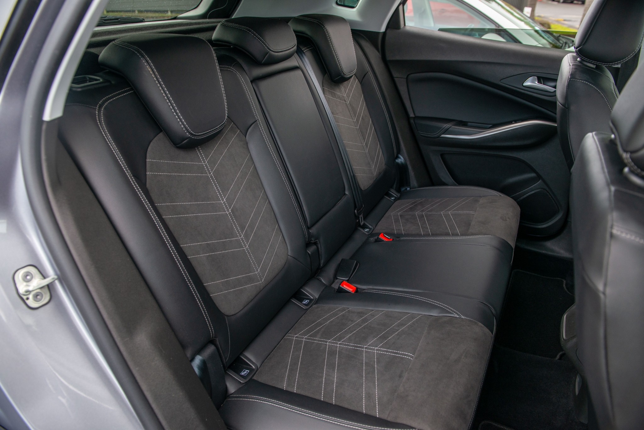 2023 Opel GRANDLAND Sri 1.2Pt/8At/Sv Carousel 11