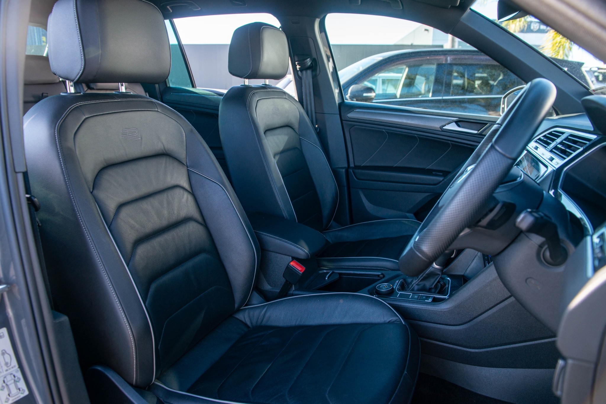 2021 Volkswagen Tiguan TSI R-Line 4Motion 2.0 Carousel 11