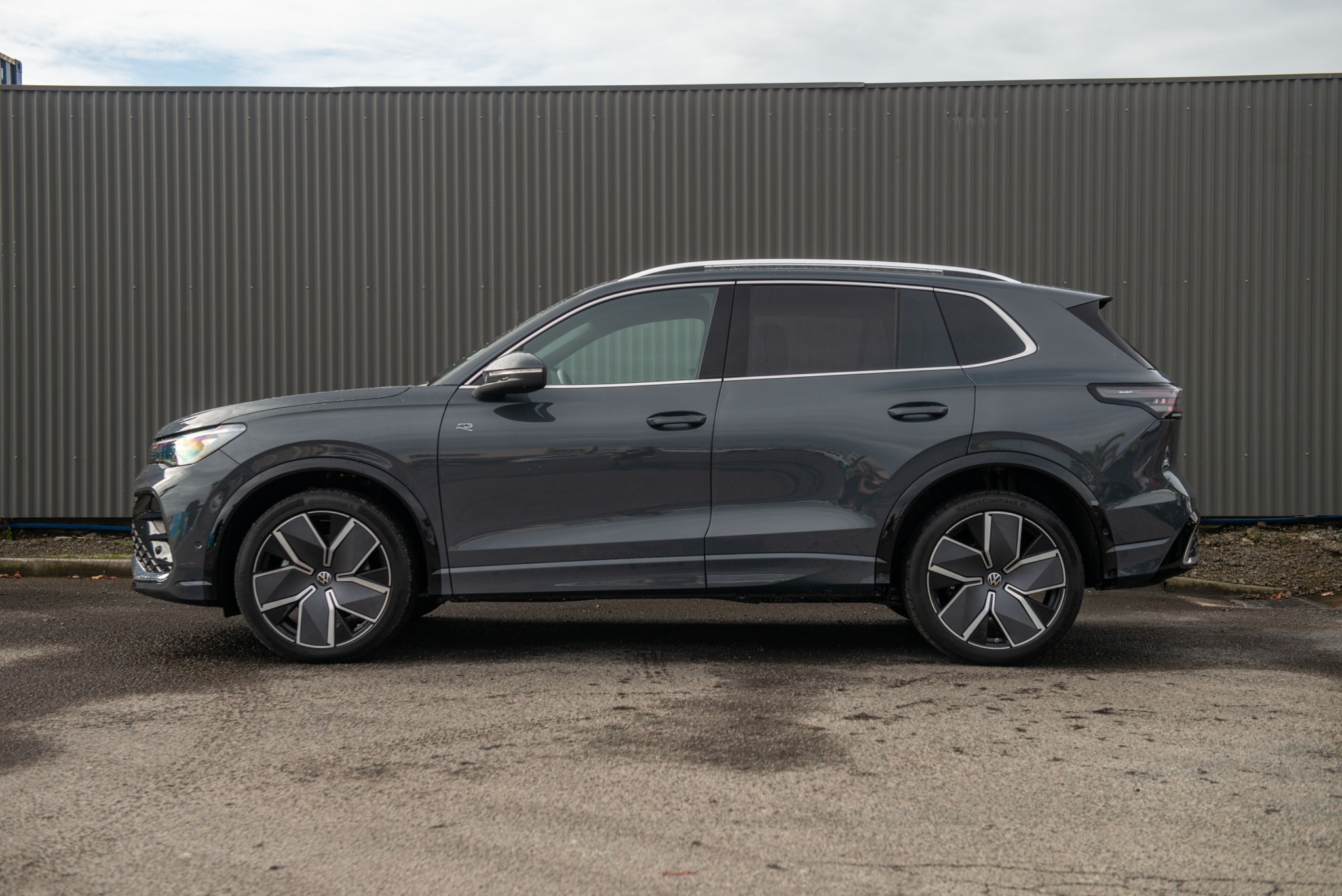 2026 Volkswagen Tiguan R-Line AWD with Touring Package Carousel 6