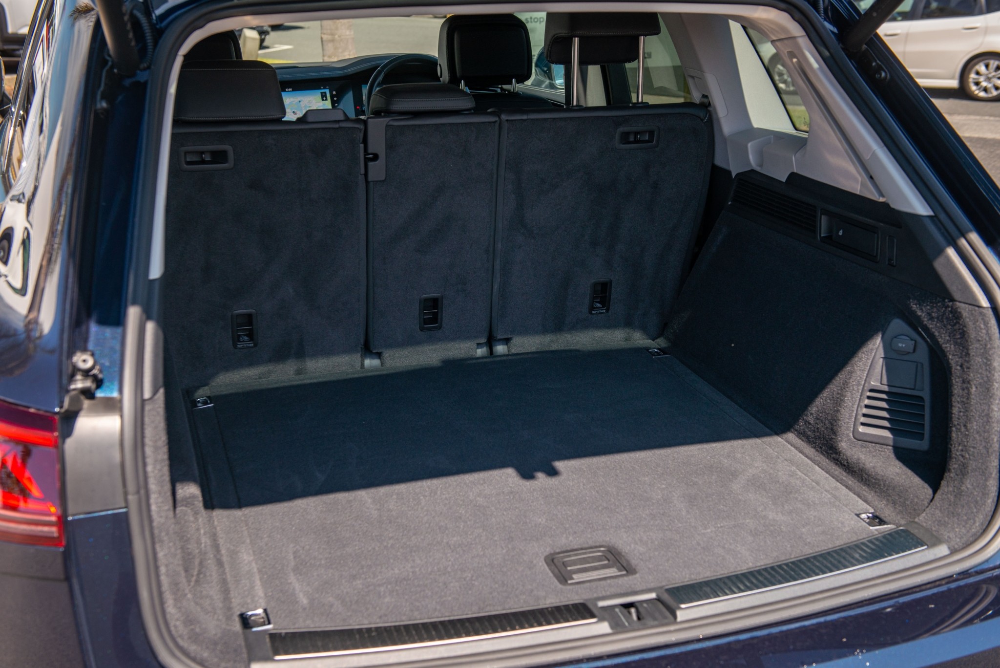 2025 Volkswagen Touareg TDI V6 Carousel 17