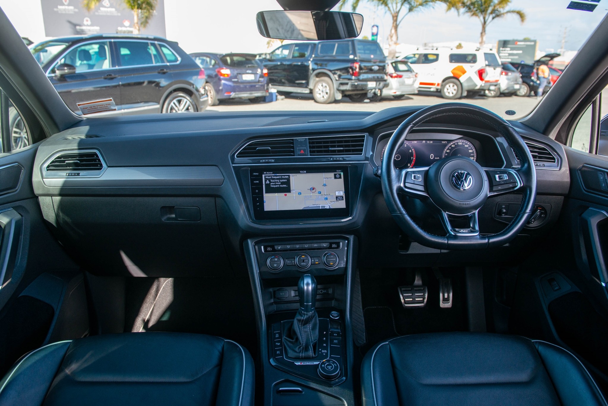 2018 Volkswagen Tiguan TSI R-Line 4Motion Carousel 5