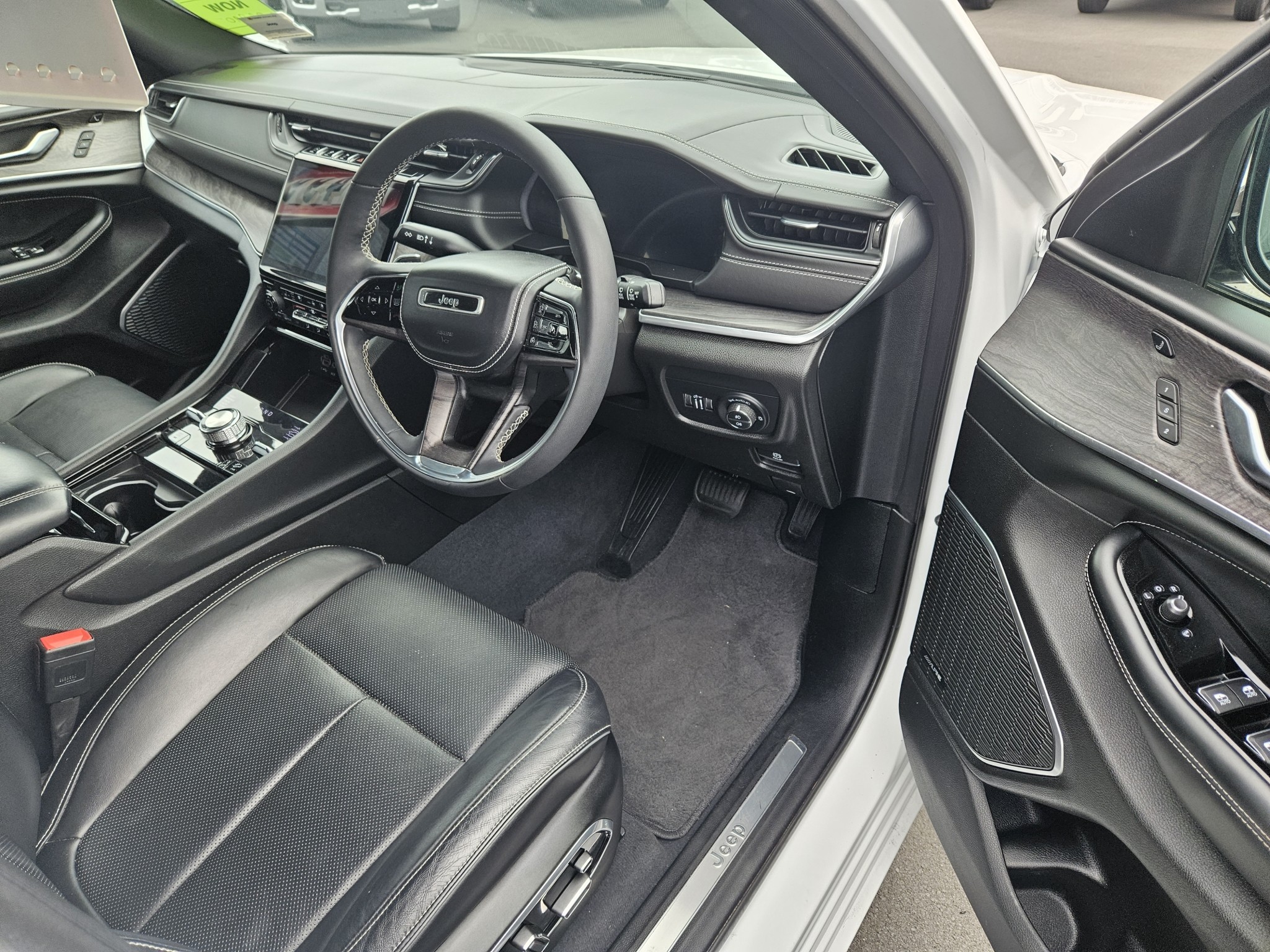 2024 Jeep Grand Cherokee Overland 3.6P/4Wd Carousel 13