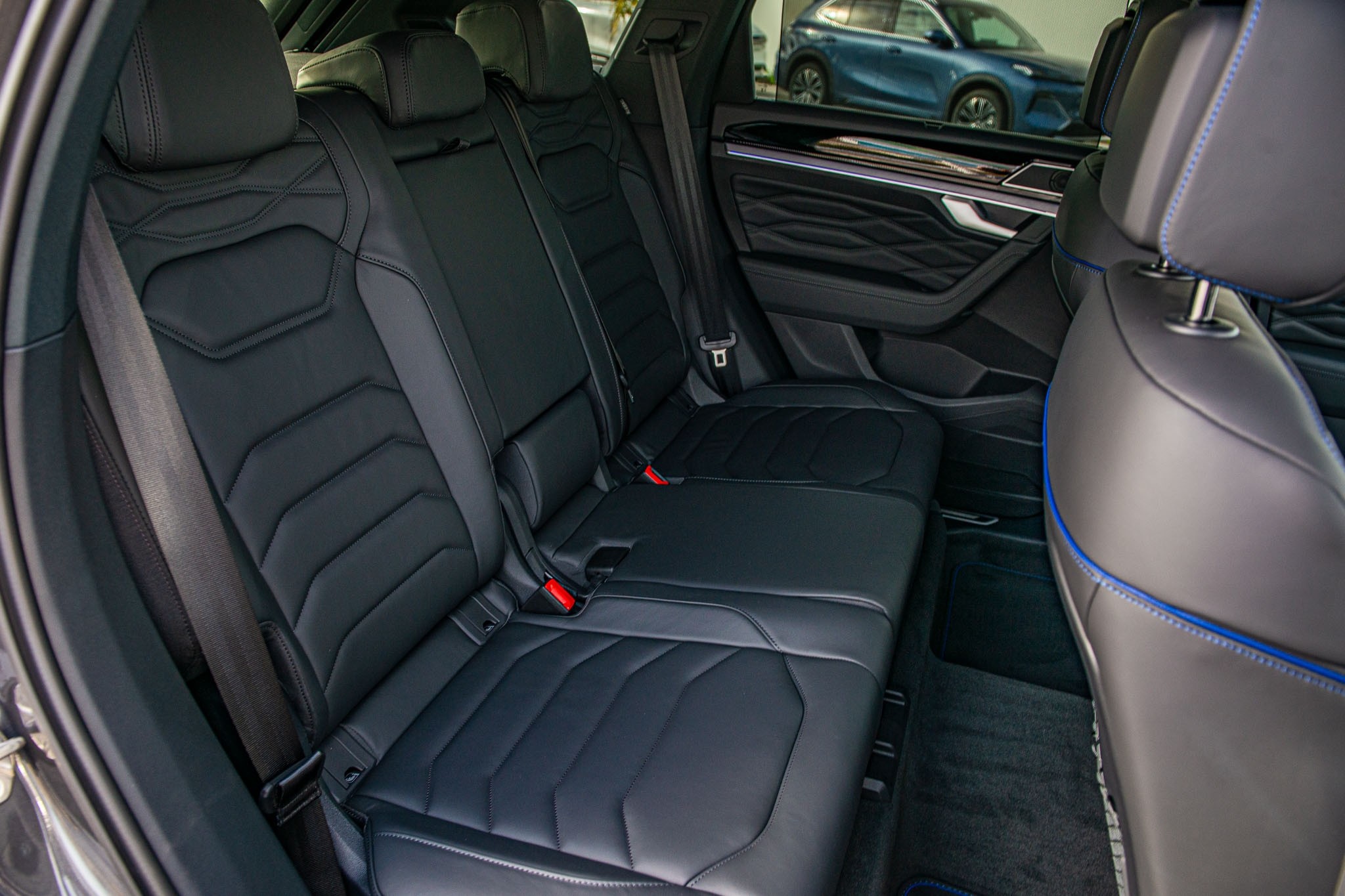 2026 Volkswagen Touareg R Phev Carousel 11