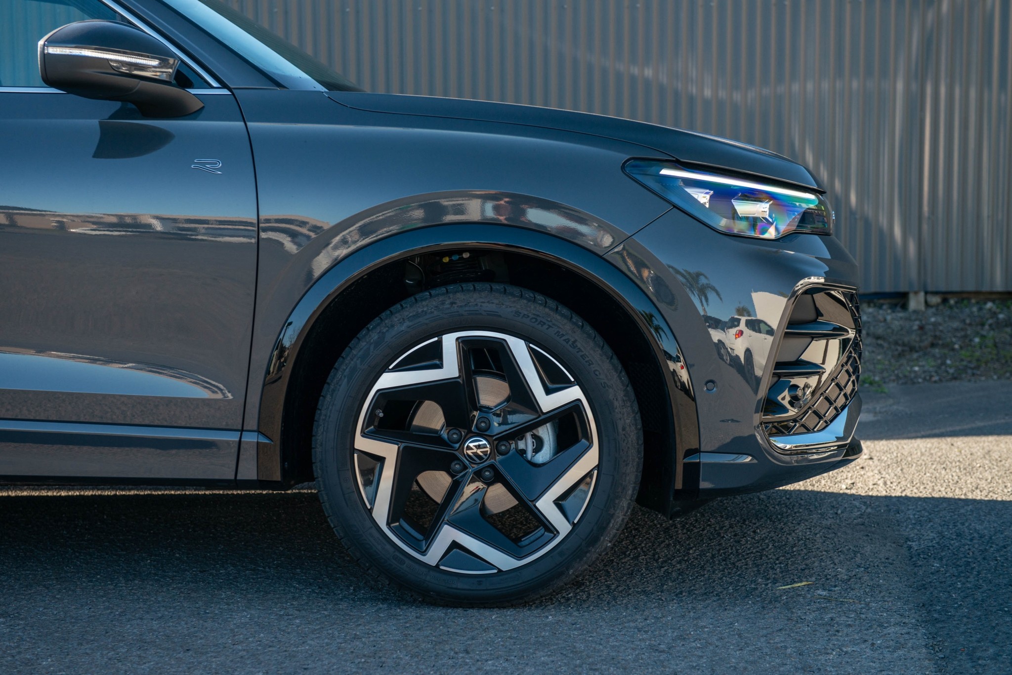 2026 Volkswagen Tiguan R-Line 2WD with Touring package Carousel 8