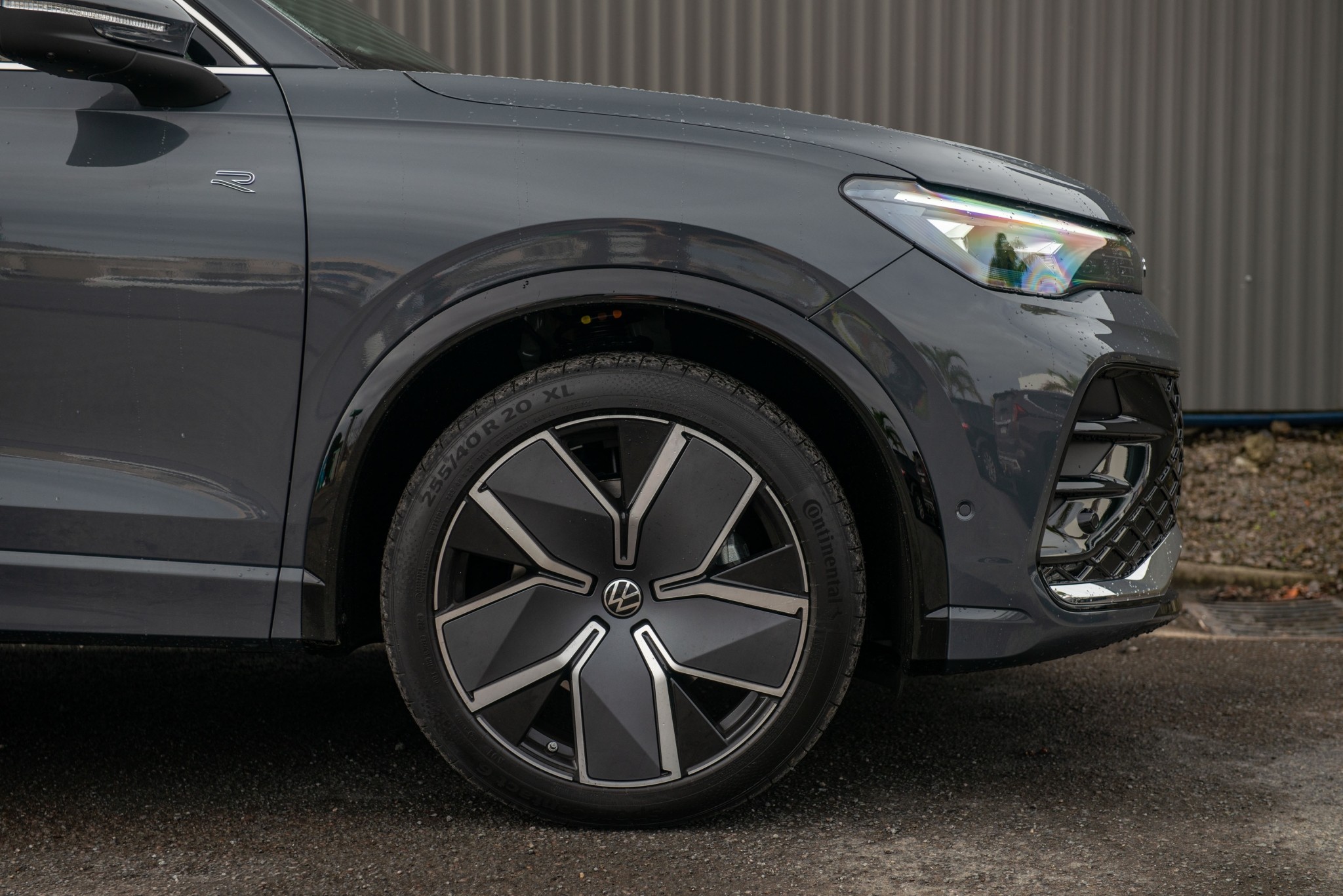 2026 Volkswagen Tiguan R-Line AWD with Touring Package Carousel 5