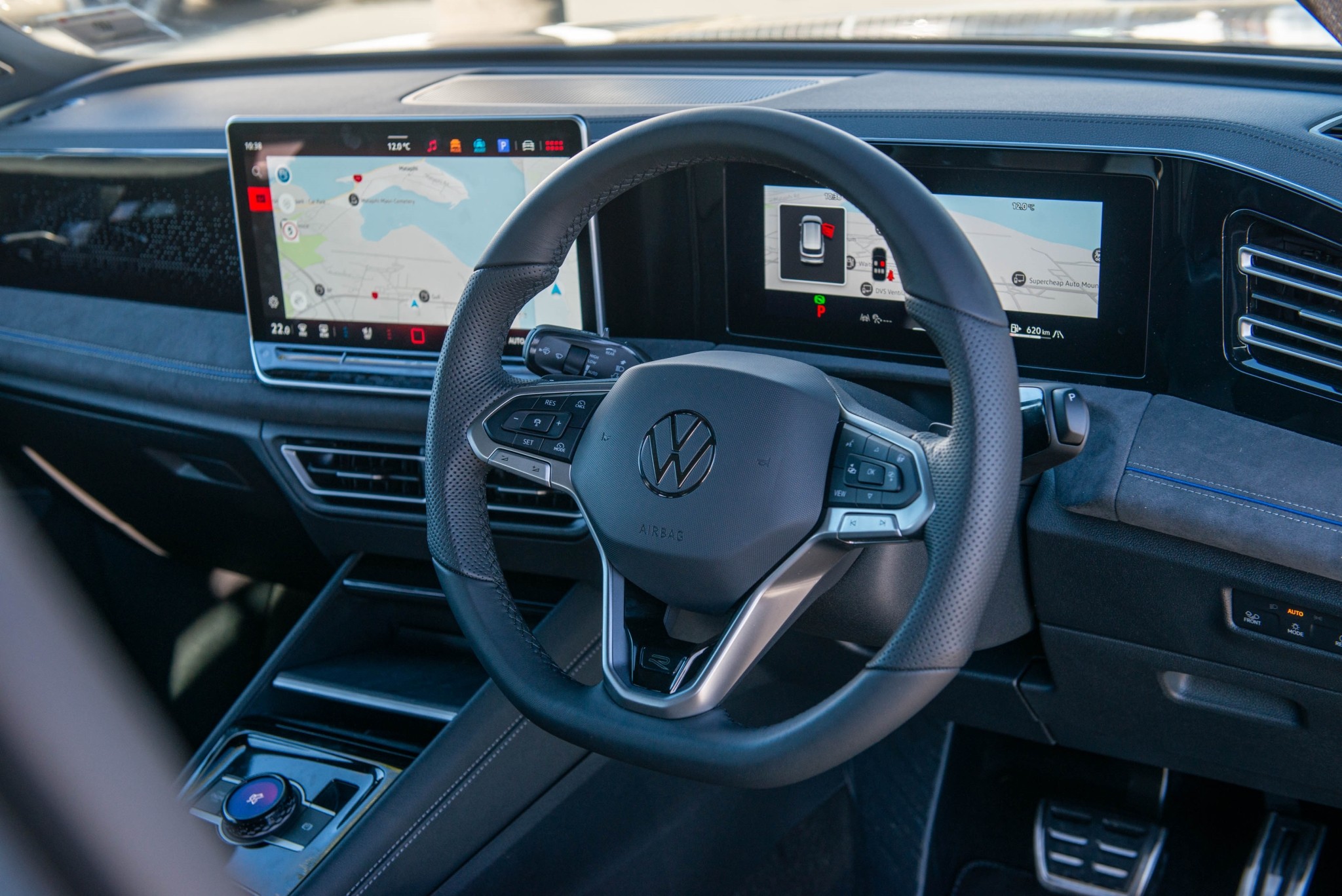 2026 Volkswagen Tiguan R-Line 2WD with Touring package Carousel 10