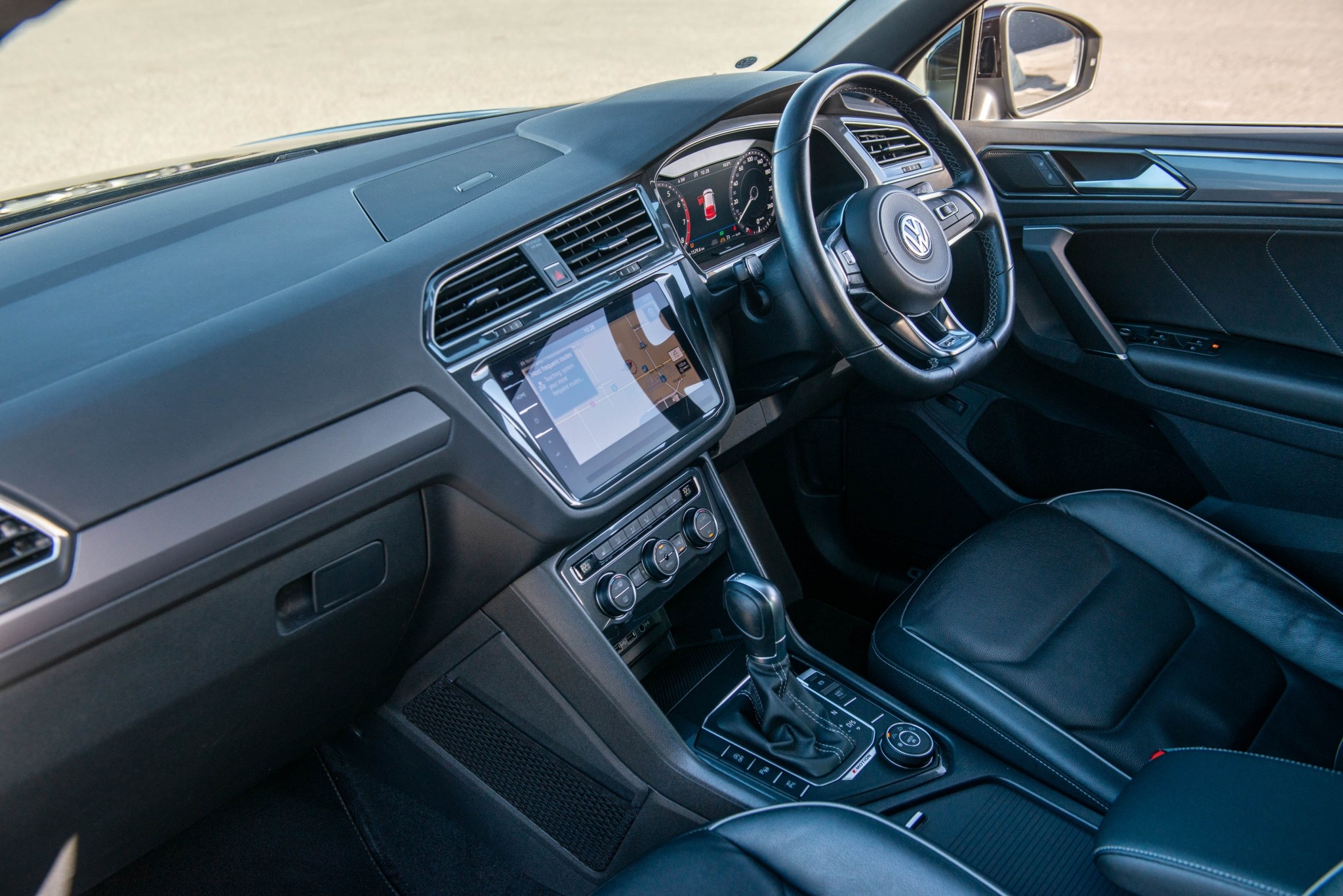 2018 Volkswagen Tiguan TSI R-Line 4Motion Carousel 15