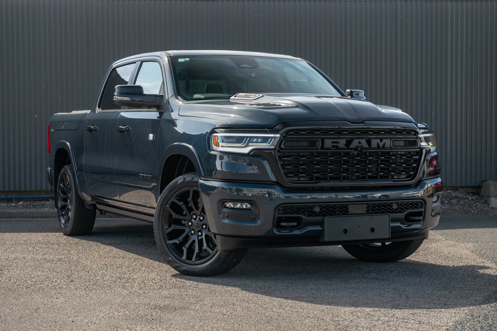 2026 RAM 1500 Limited I6 Rb Night