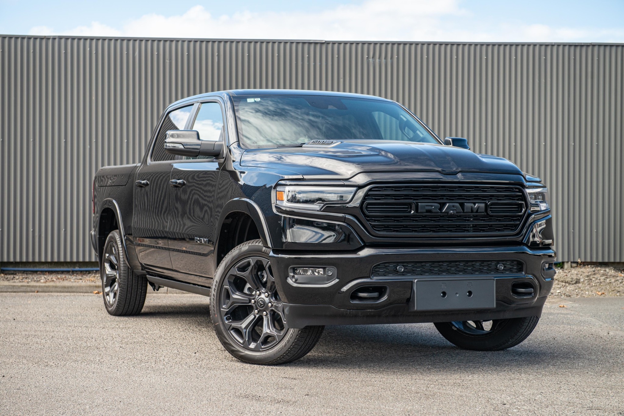 2026 RAM 1500 Limited I6 Rb Night