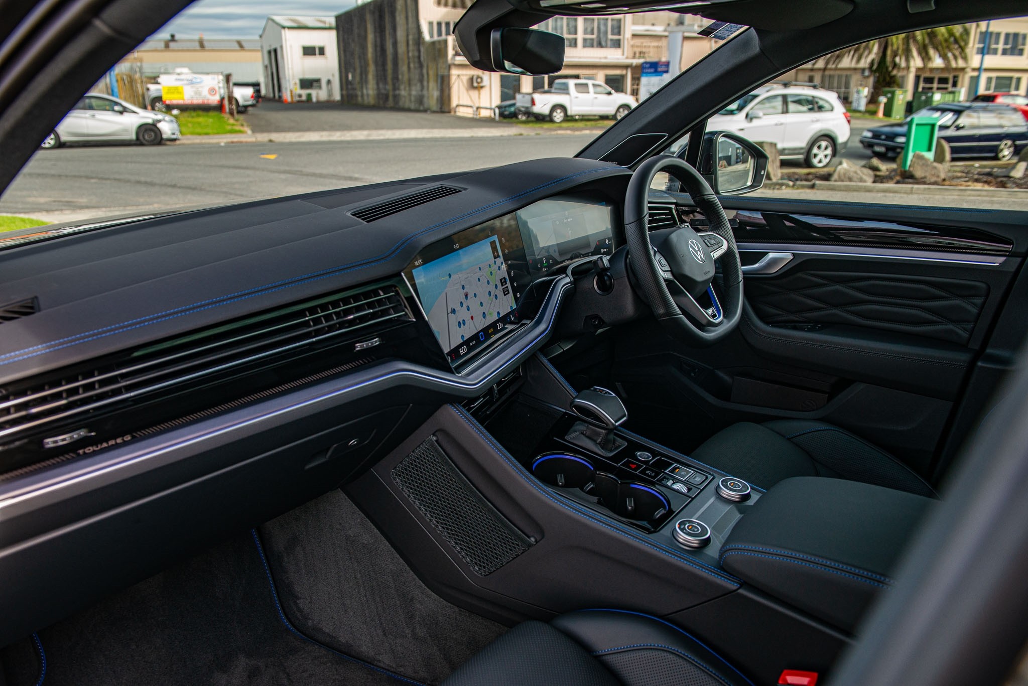 2026 Volkswagen Touareg R Phev Carousel 17
