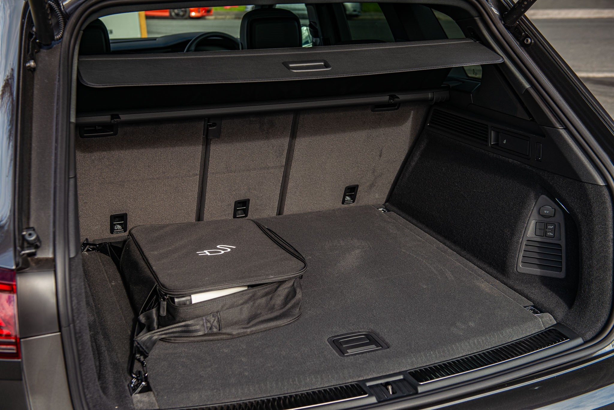 2026 Volkswagen Touareg R Phev Carousel 19