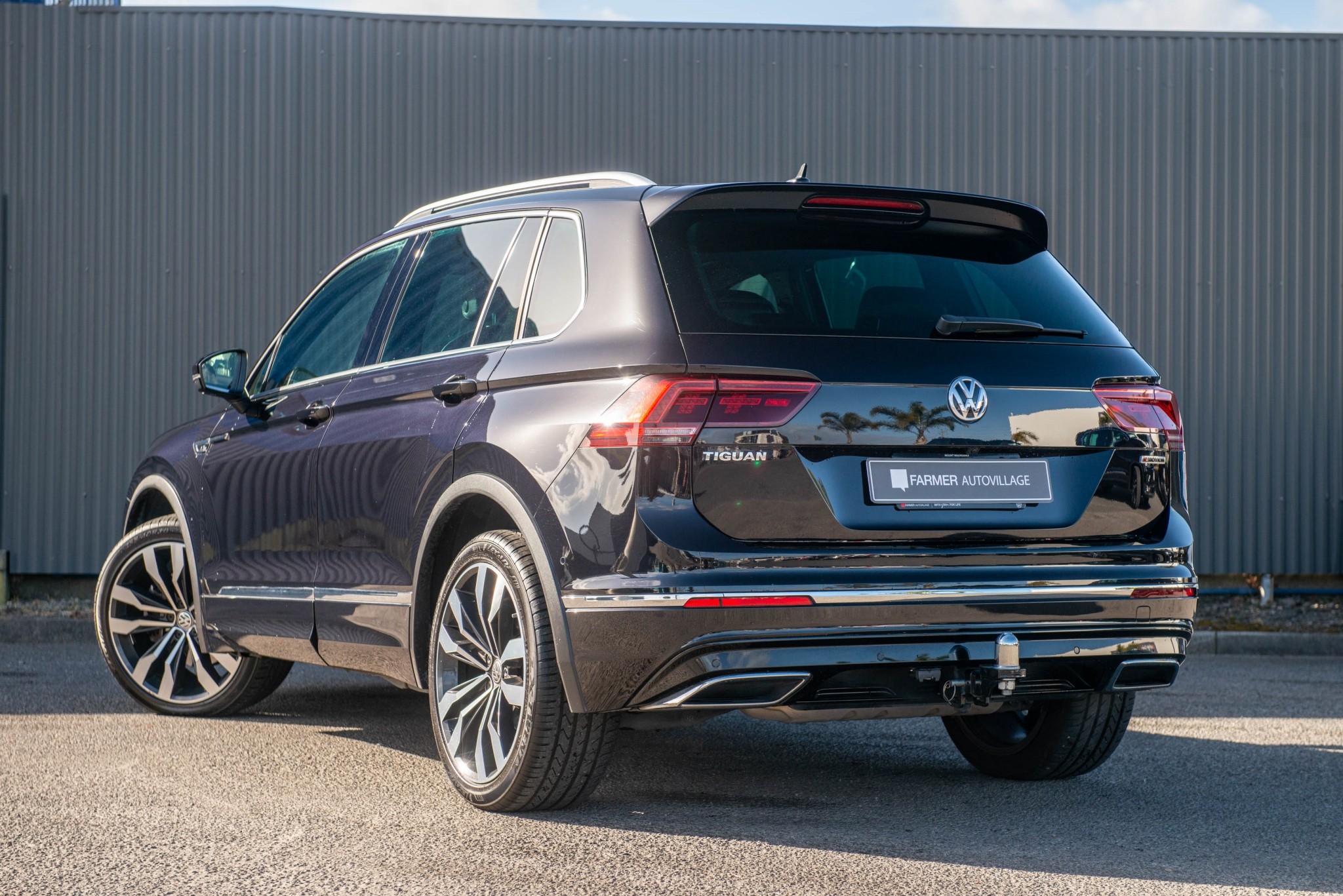2018 Volkswagen Tiguan TSI R-Line 4Motion Carousel 2
