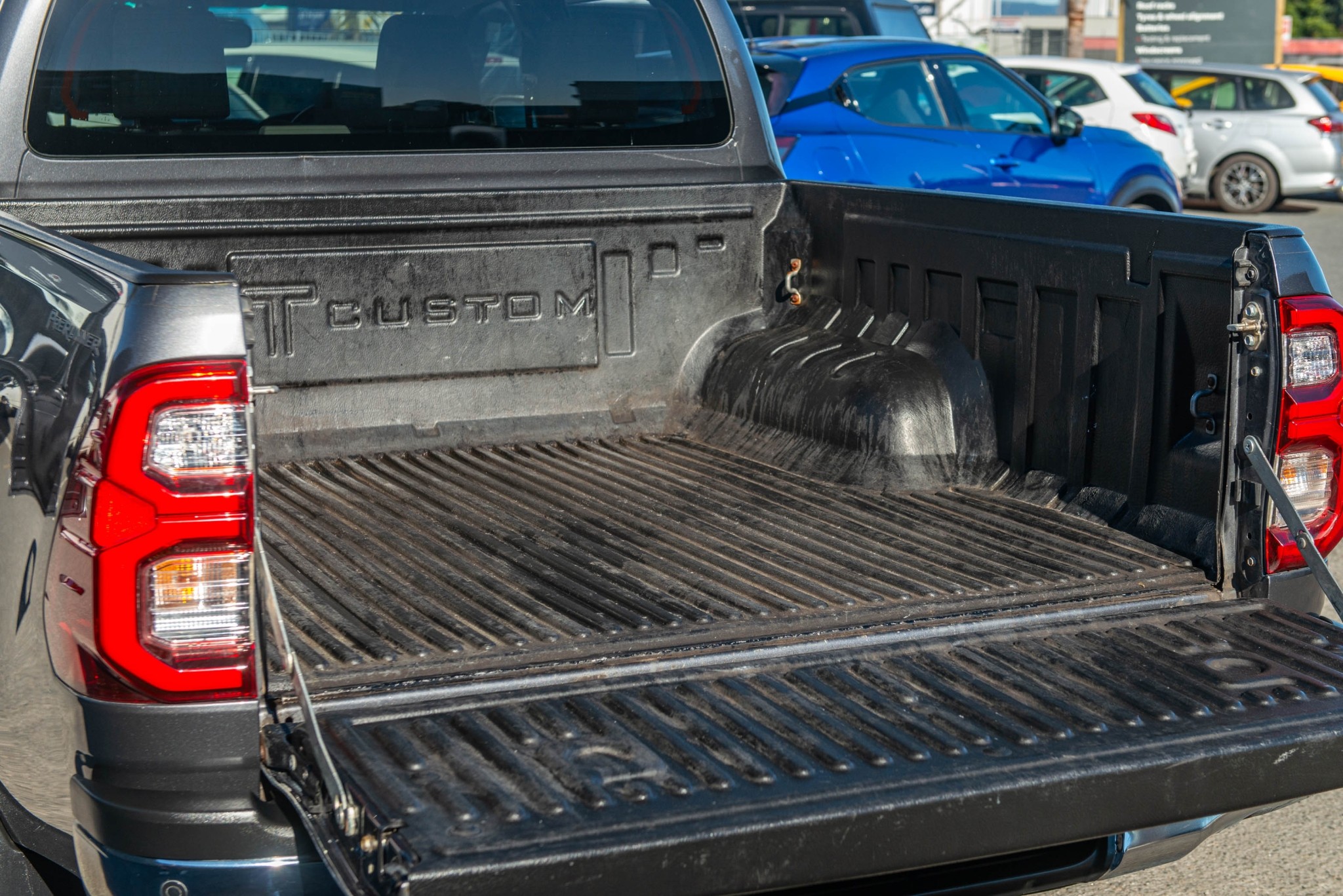 2022 Toyota Hilux Sr5 Td Dc 2.8Dt Carousel 15
