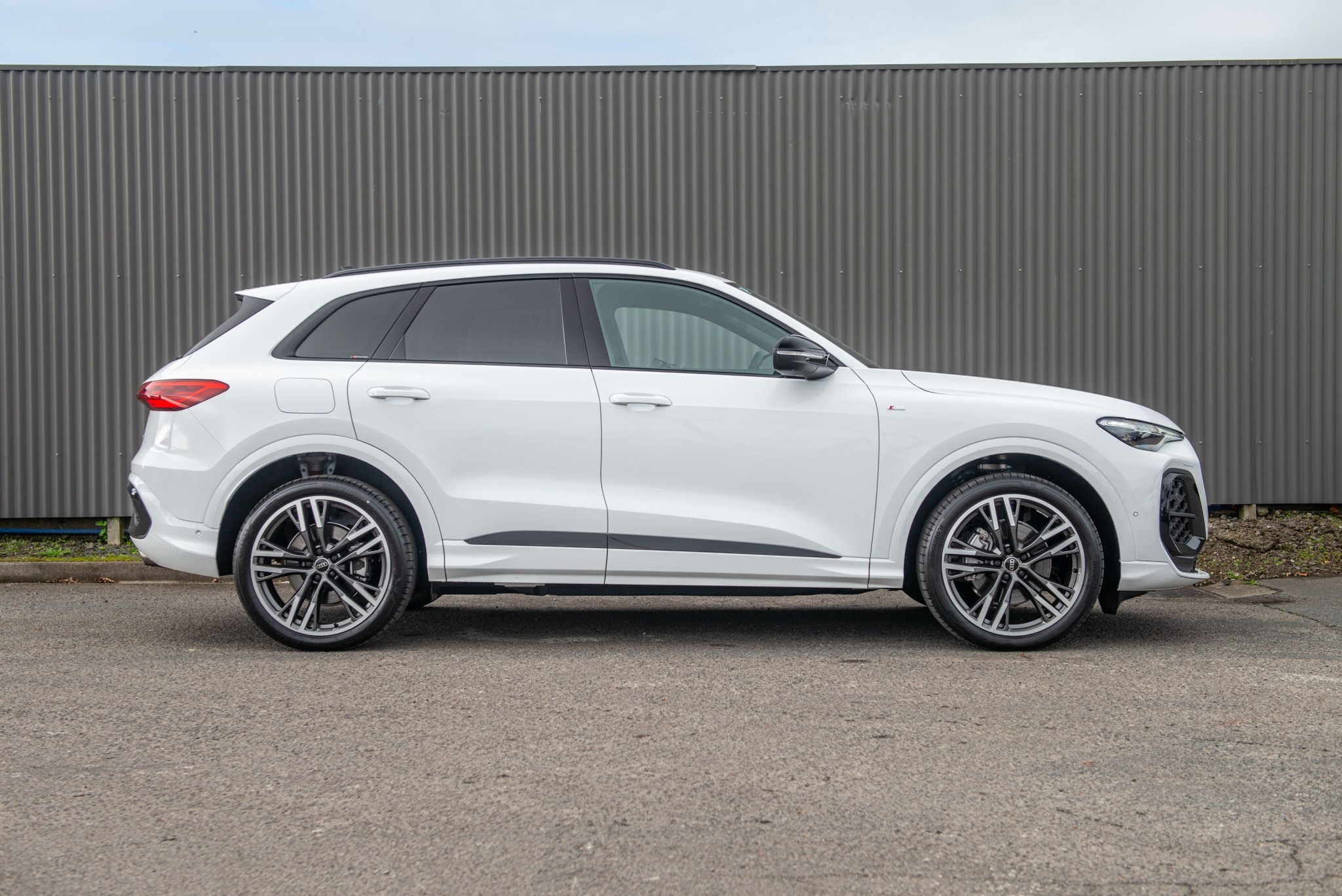 2026 Audi Q5 2.0TFSI MHEV+ S line quattro Carousel 6