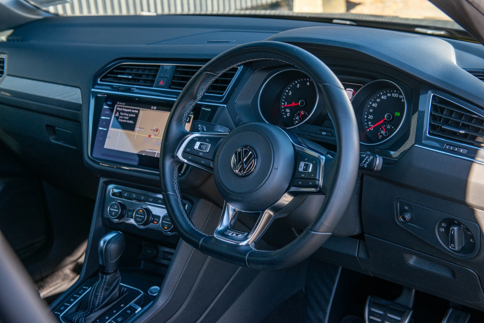 2020 Volkswagen Tiguan Allspace TSI R-Line 4Motion 2.0 Carousel 10