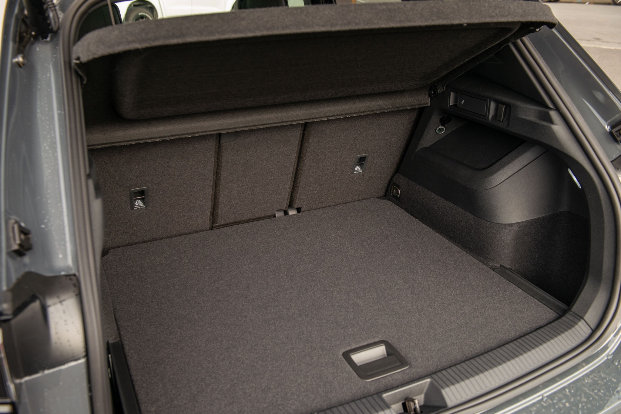 2026 Volkswagen Tiguan R-Line AWD with Touring Package Carousel 16