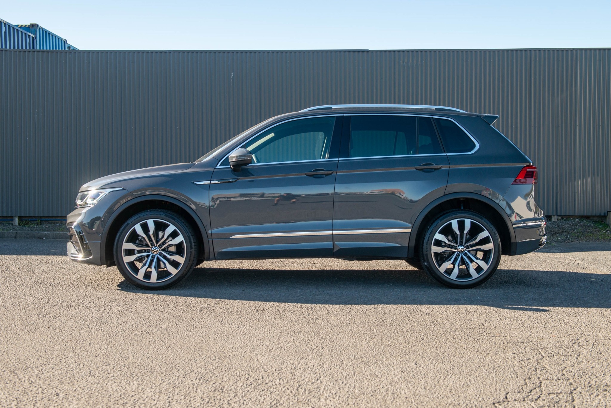 2021 Volkswagen Tiguan TSI R-Line 4Motion 2.0 Carousel 8