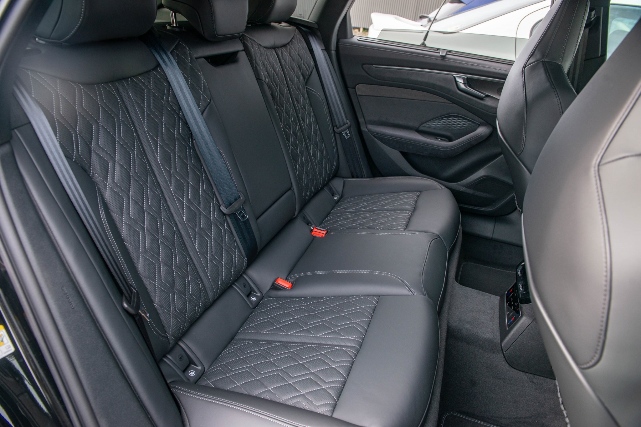 2026 Audi A6 3.0TFSI 270kW MHEV+ quattro Avant Carousel 16