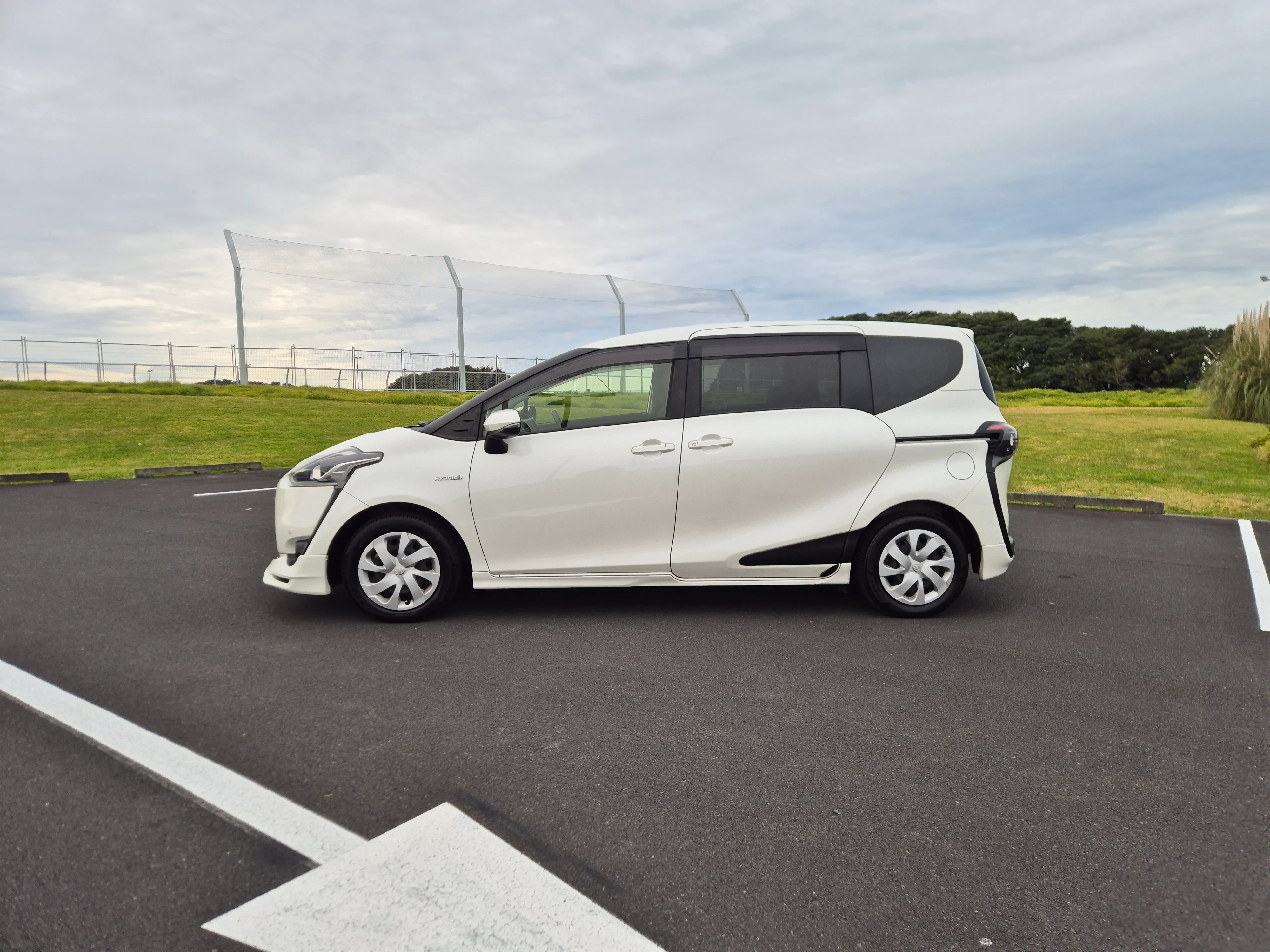 2017 Toyota Sienta Hybrid G - Package 1500cc | 7 Seater Carousel 7