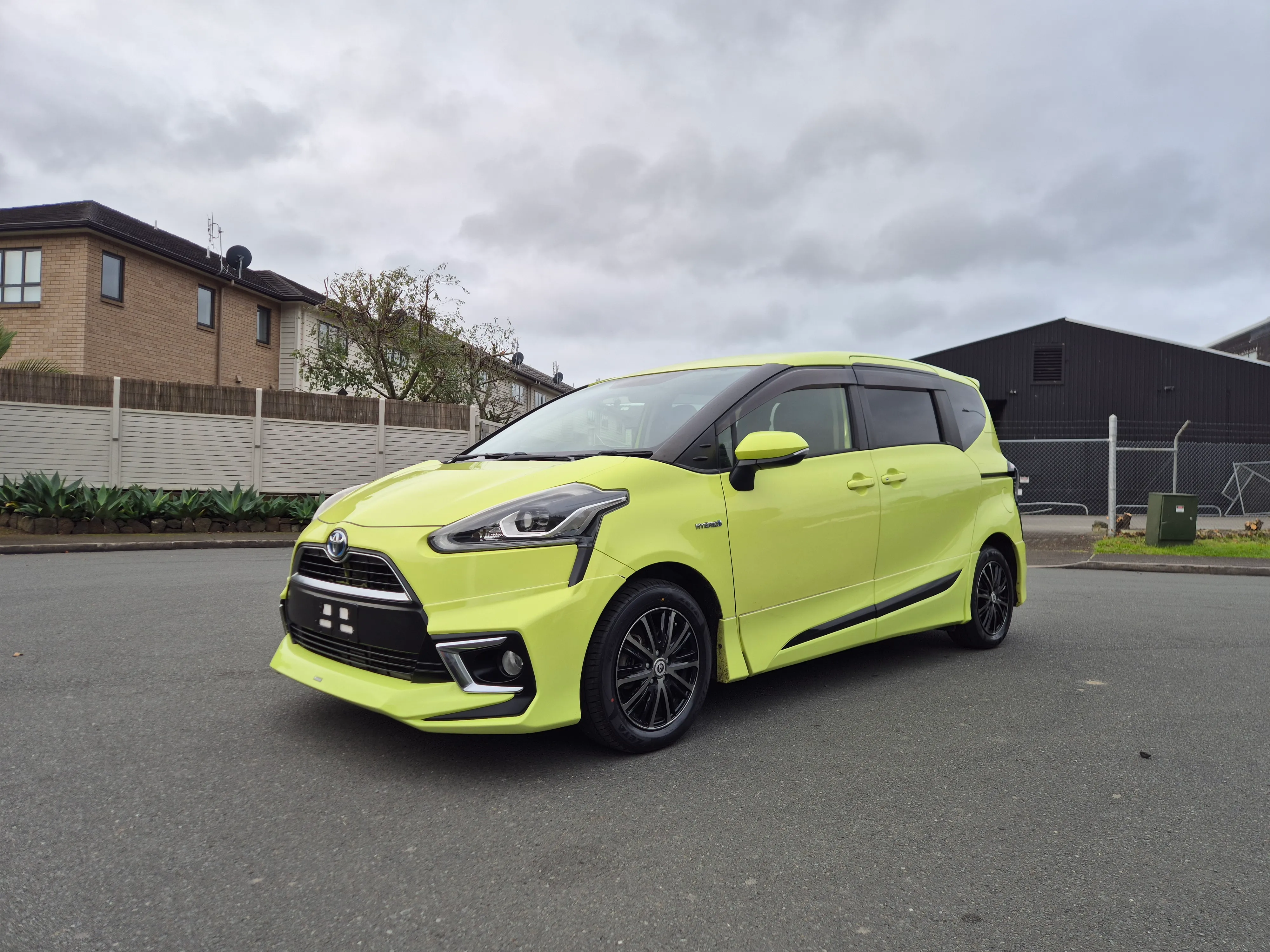 2015 Toyota Sienta Hybrid G - Package 1500cc 7 Seater Carousel 8