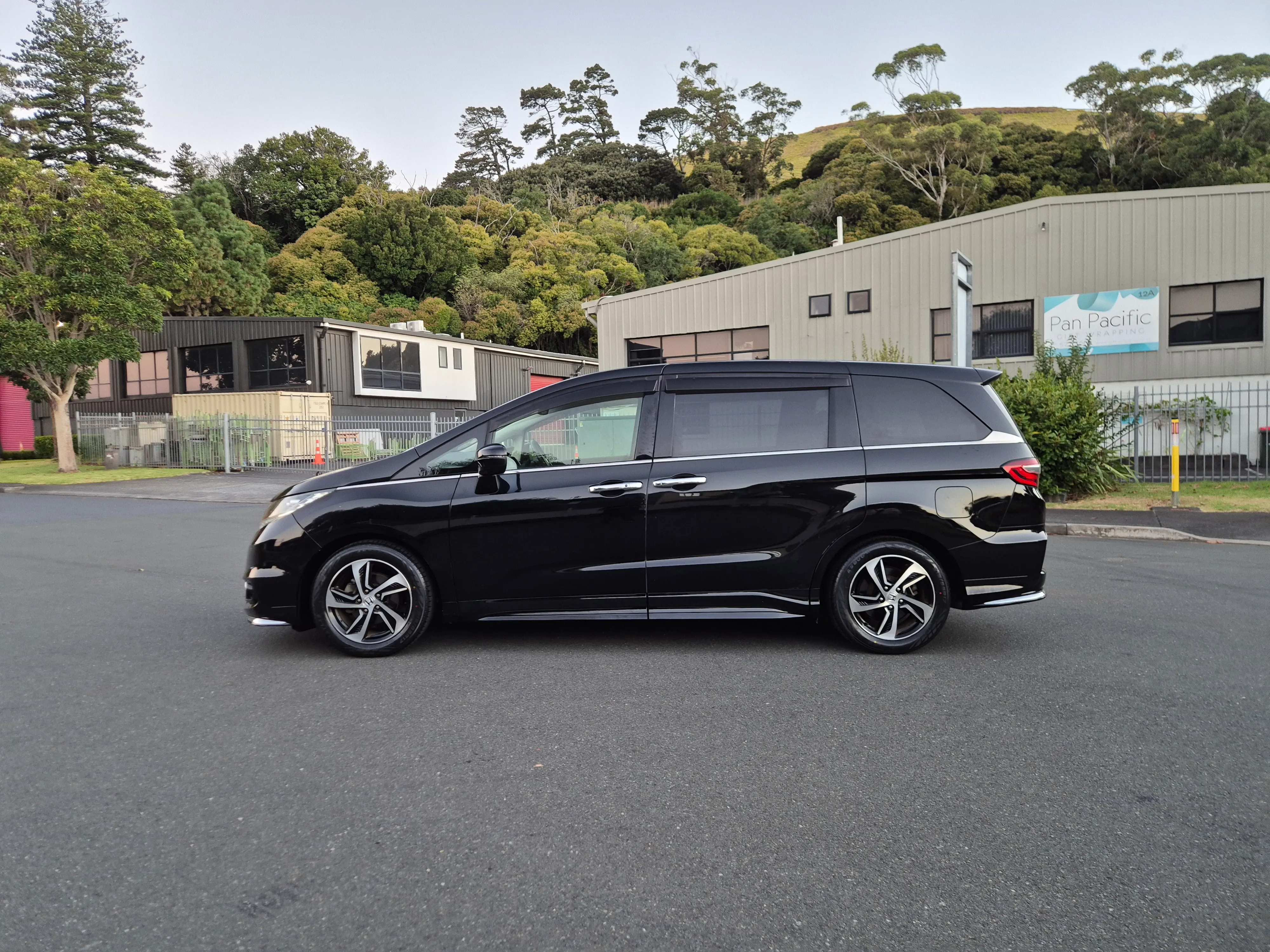 2017 Honda Odyssey Absolute x | 2400cc Petrol | 8 Seater | Fresh Import Carousel 7