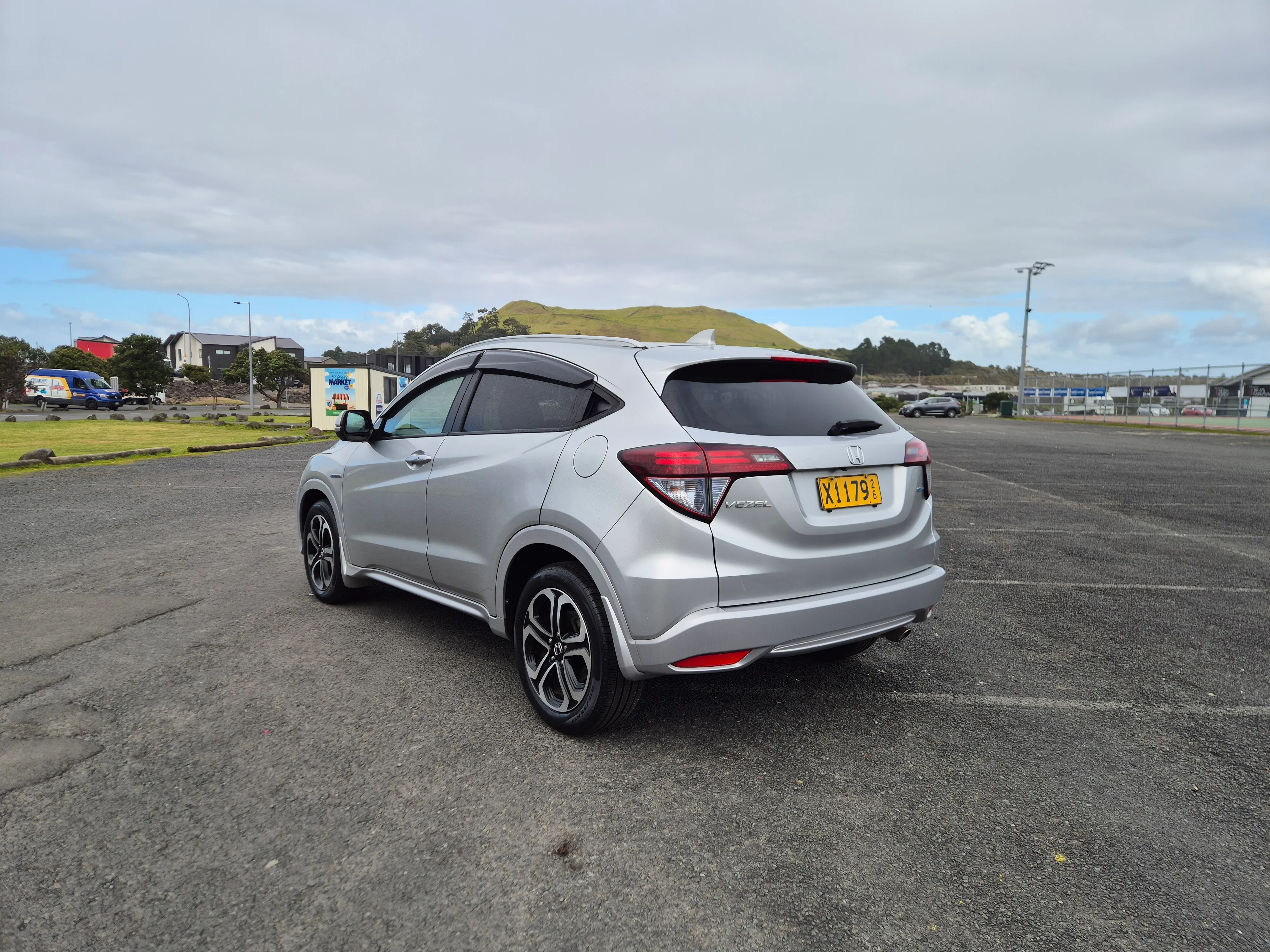 2014 Honda Vezel Z Hybrid  Carousel 6