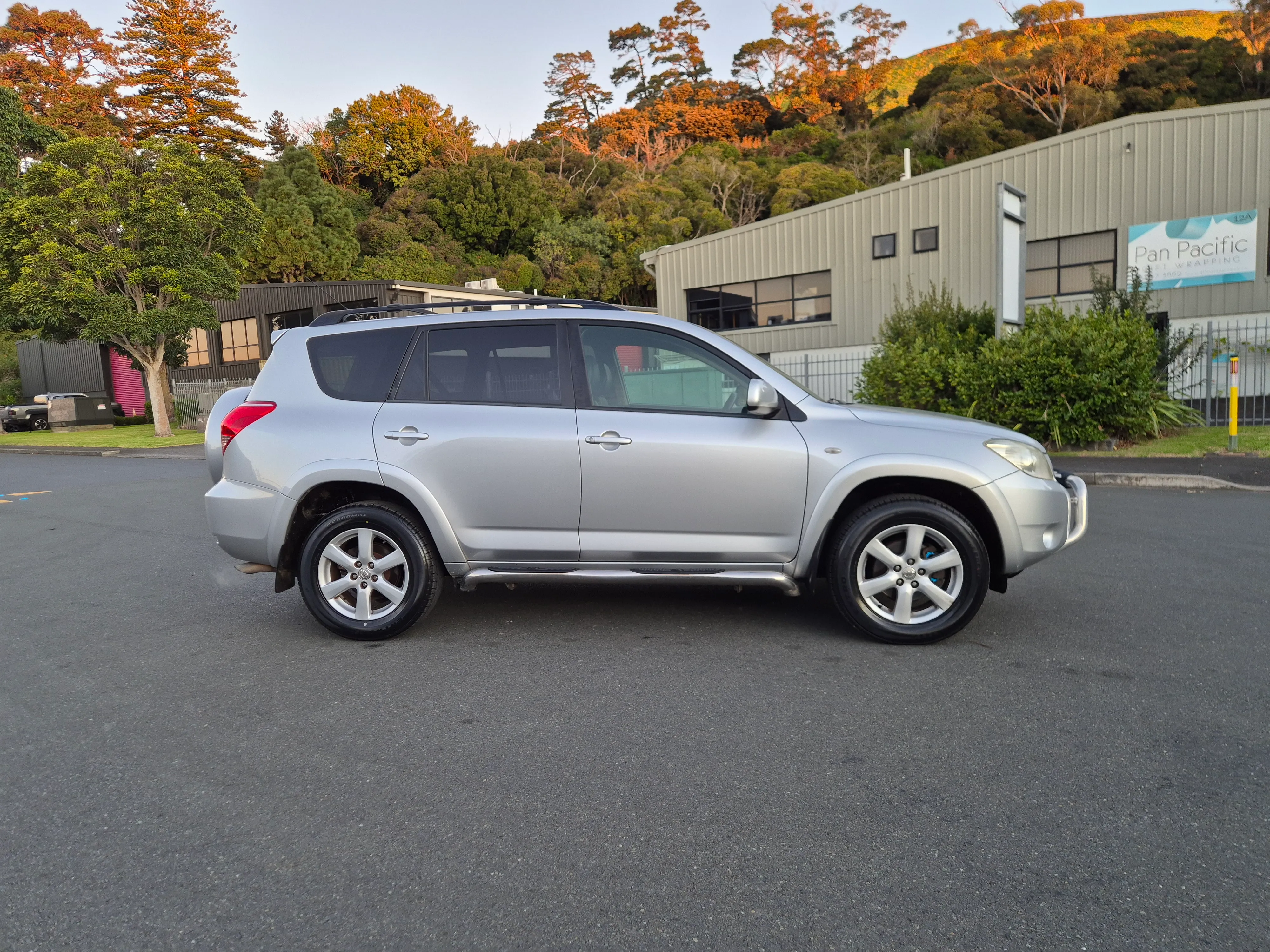 Toyota RAV 4 | Limited Wagon 4A | 2400cc | 4WD Carousel 2