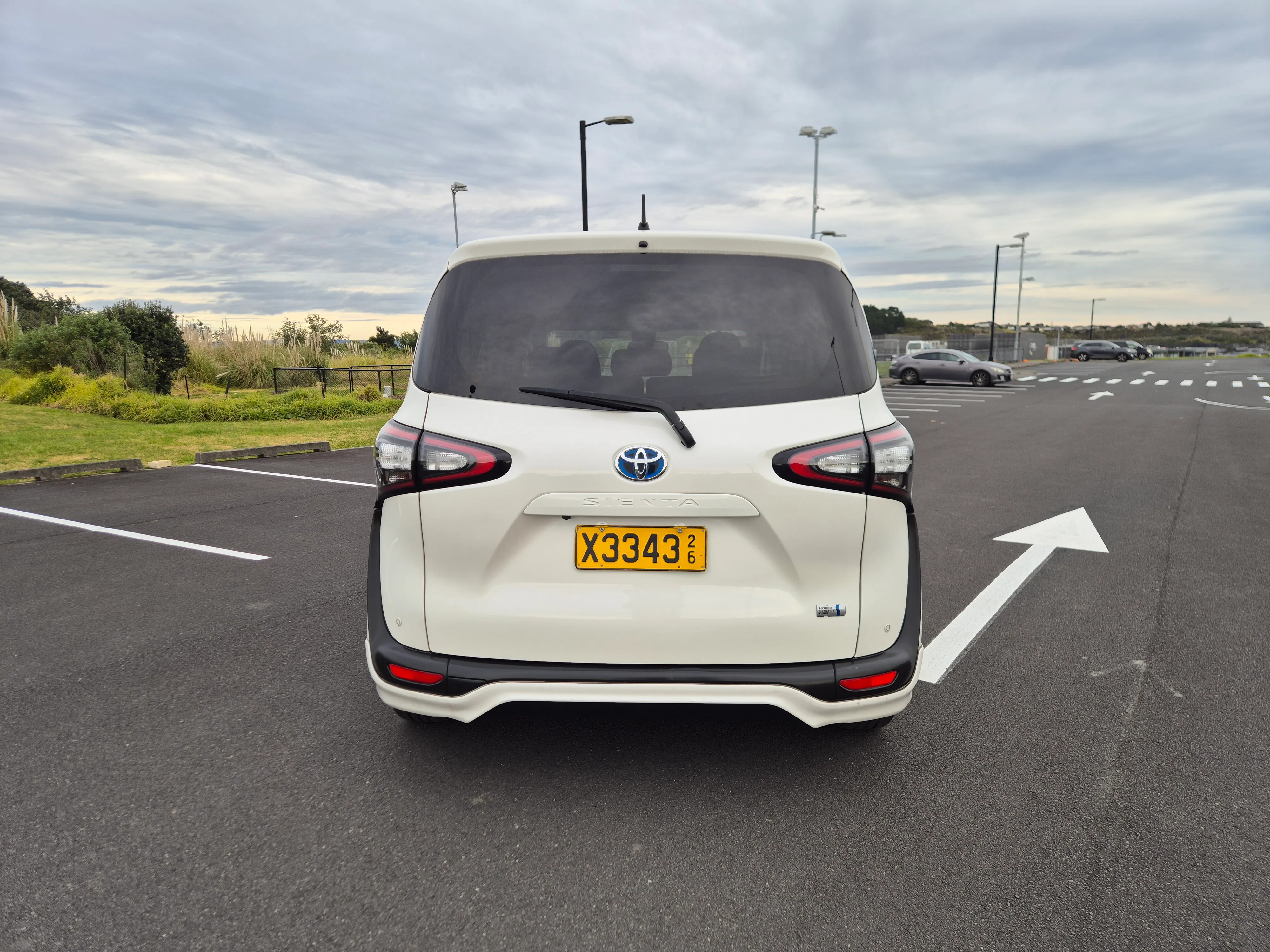 2017 Toyota Sienta Hybrid G - Package 1500cc | 7 Seater Carousel 4