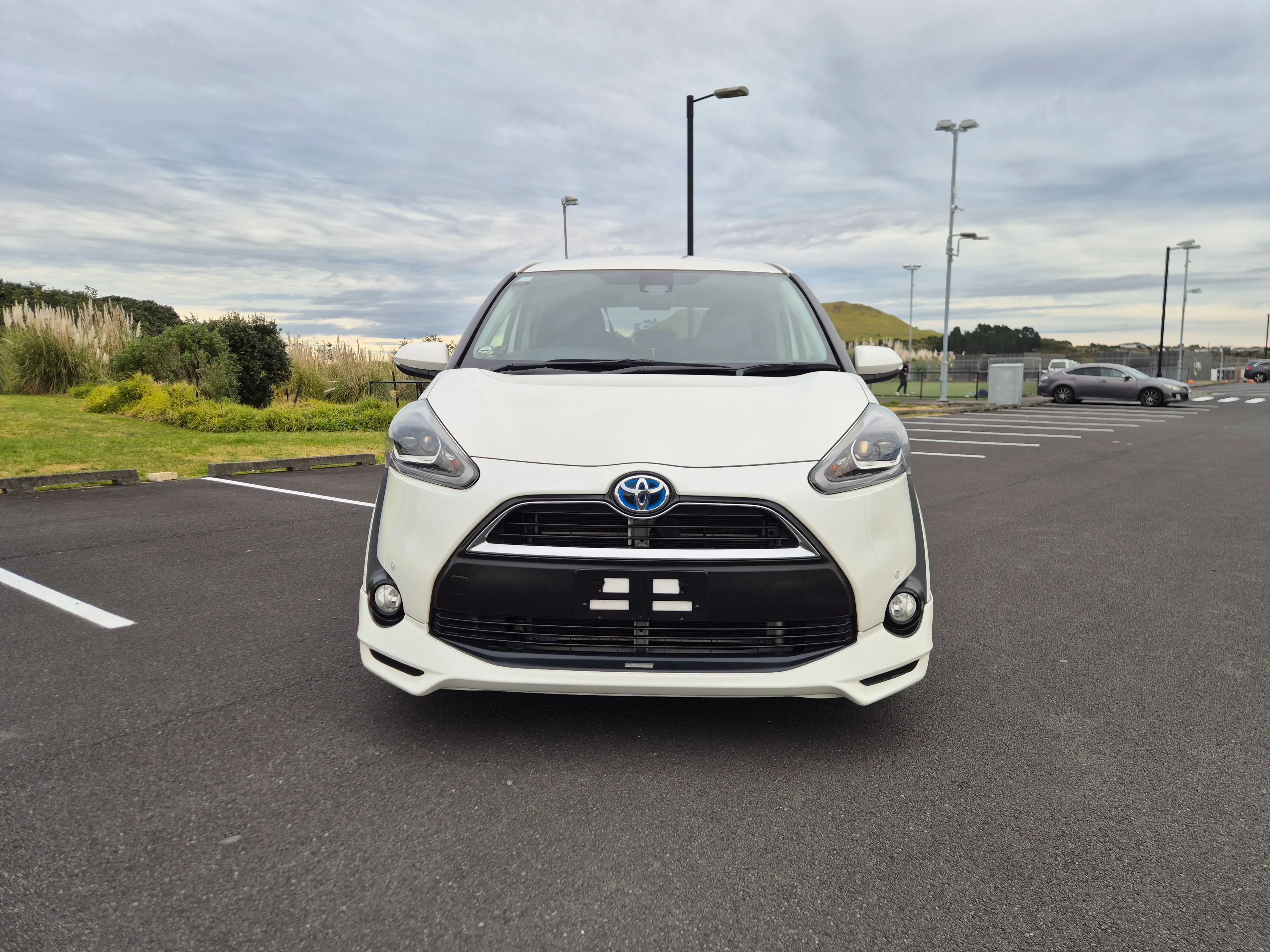2017 Toyota Sienta Hybrid G - Package 1500cc | 7 Seater Carousel 1