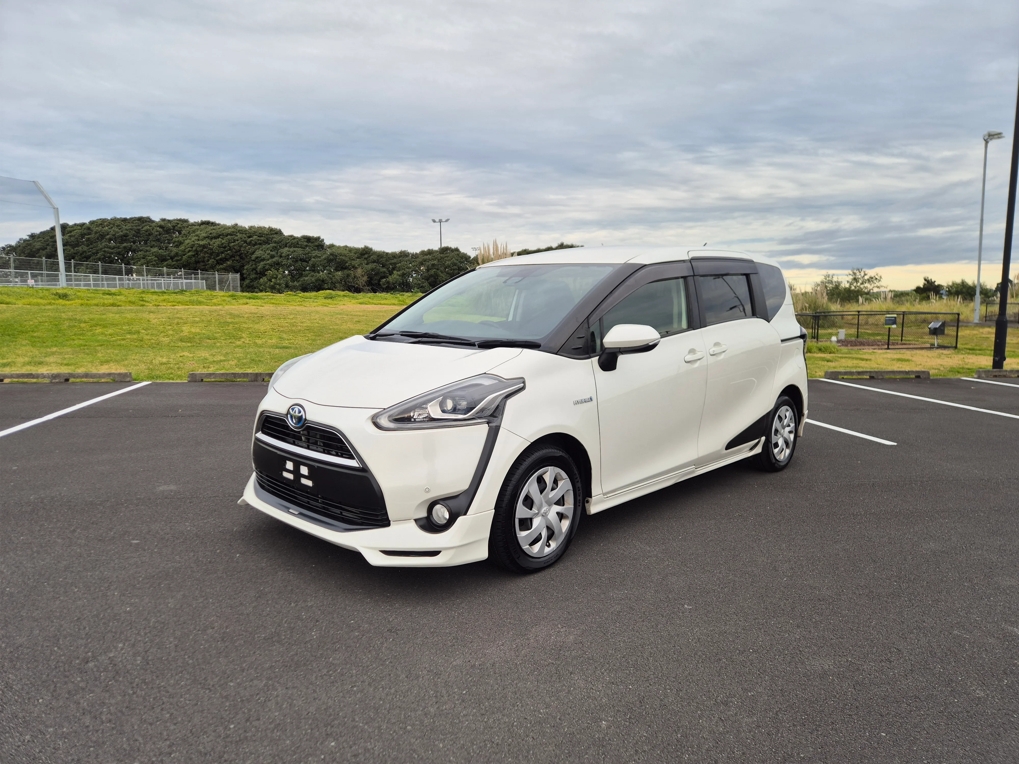 2017 Toyota Sienta Hybrid G - Package 1500cc | 7 Seater Carousel 8