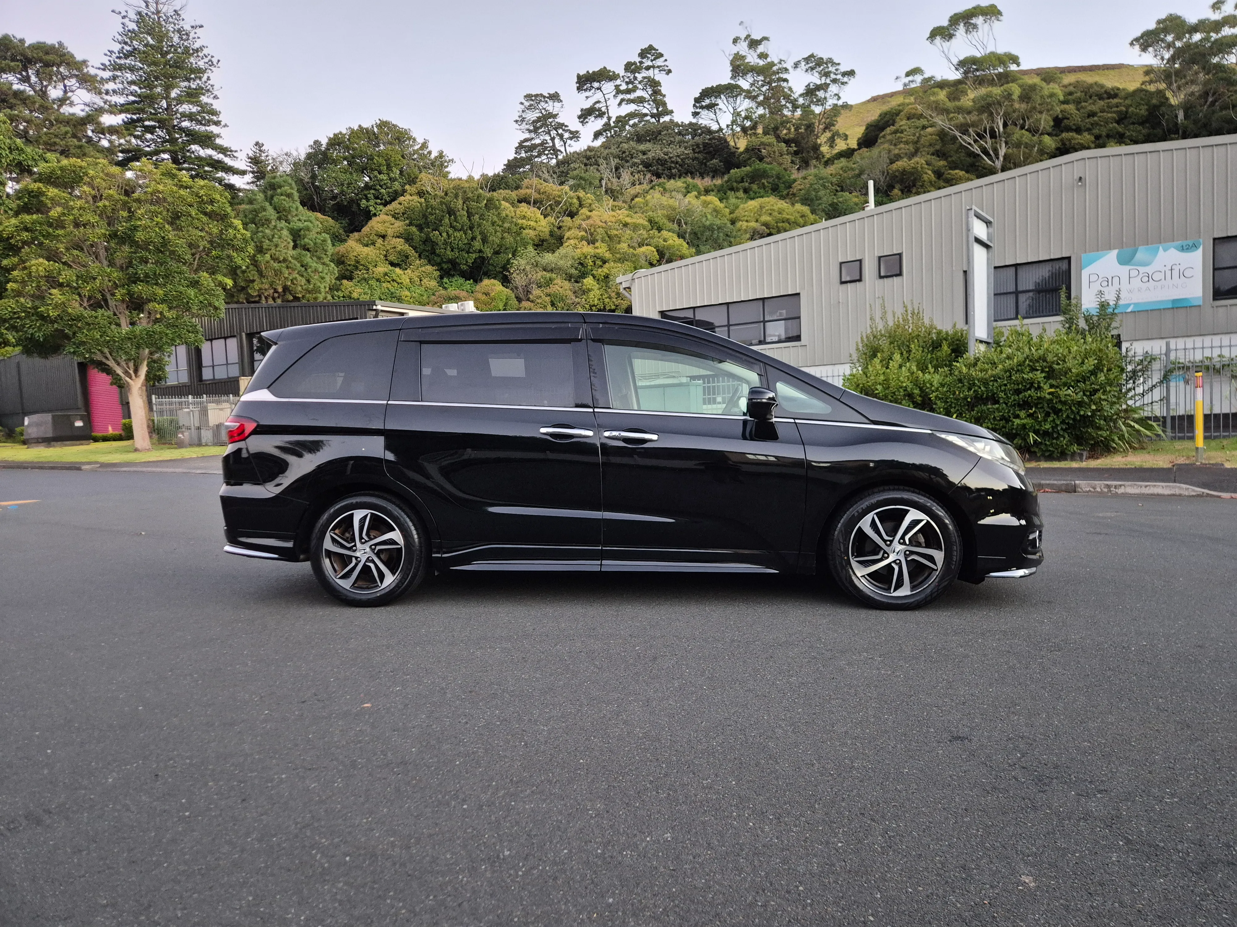 2017 Honda Odyssey Absolute x | 2400cc Petrol | 8 Seater | Fresh Import Carousel 3