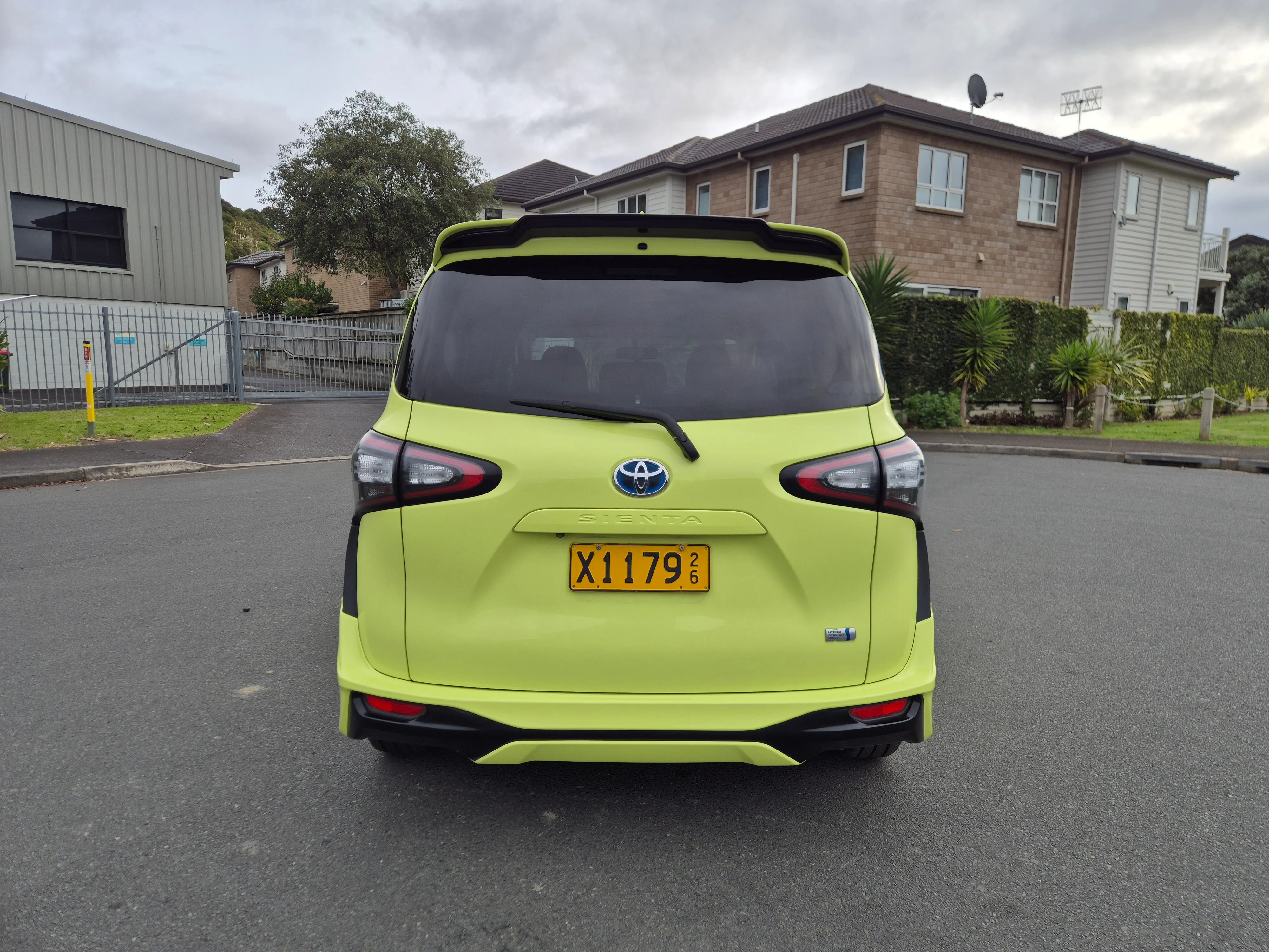 2015 Toyota Sienta Hybrid G - Package 1500cc 7 Seater Carousel 5