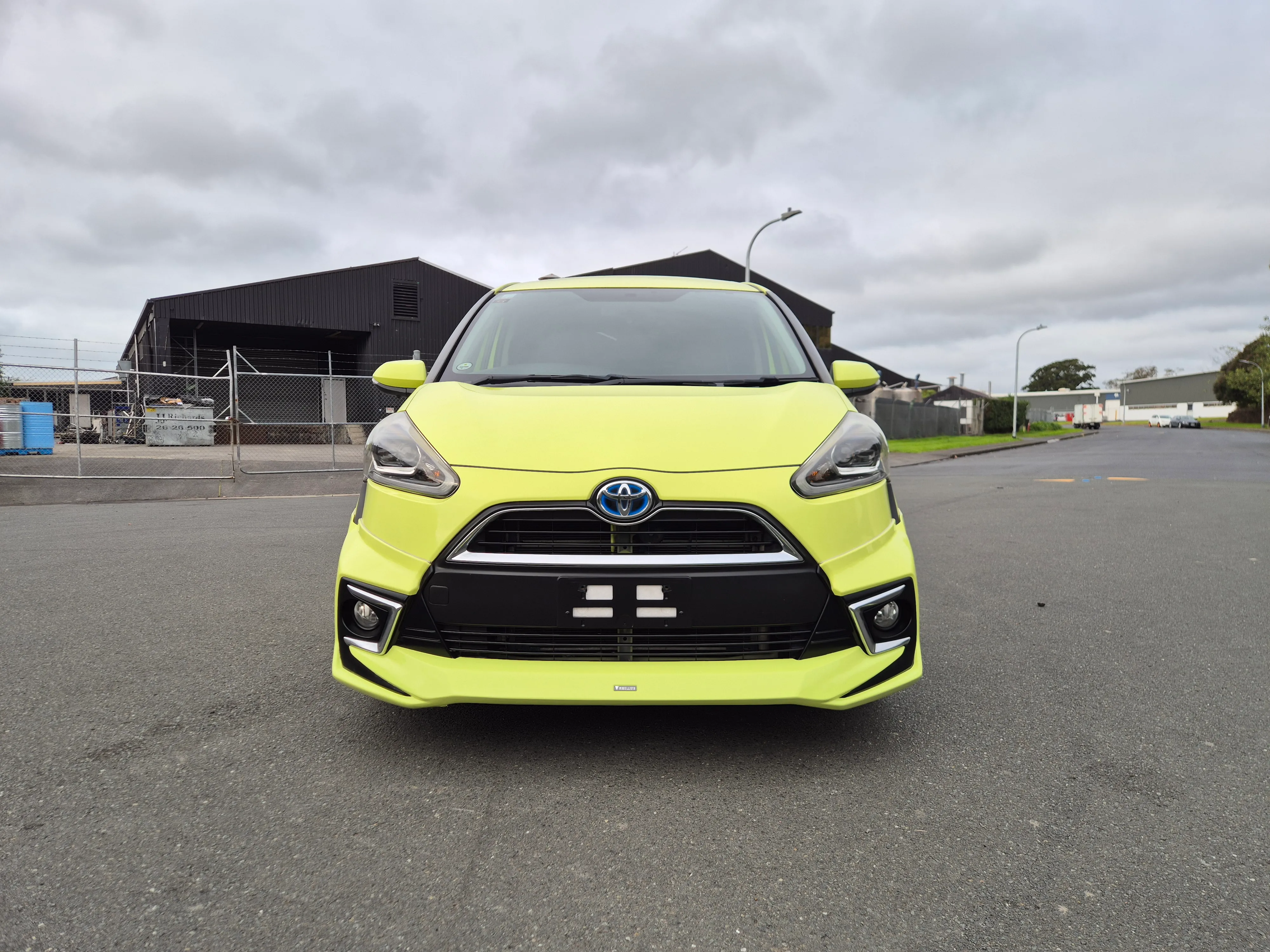 2015 Toyota Sienta Hybrid G - Package 1500cc 7 Seater Carousel 1