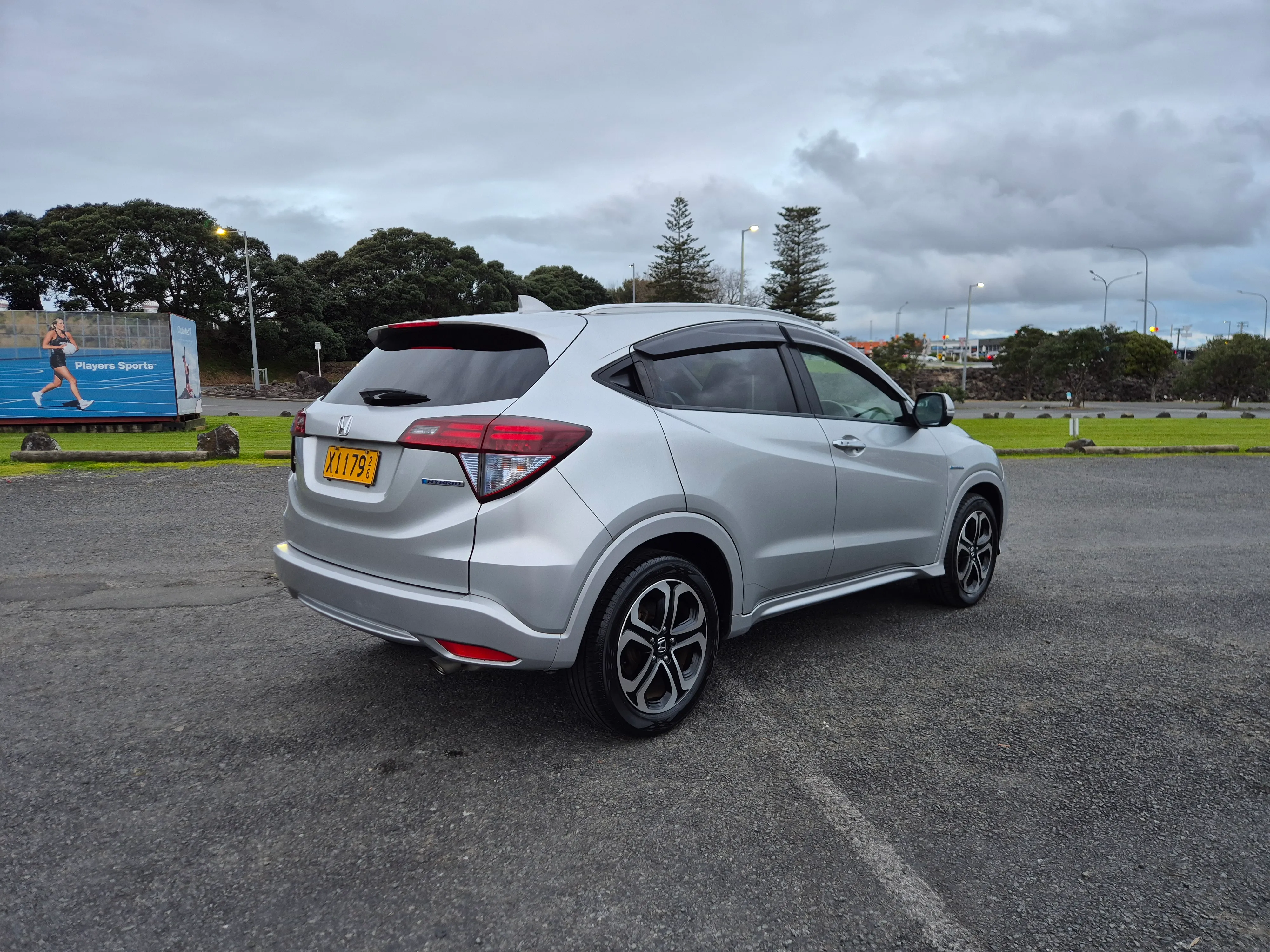 2015 Honda Vezel Z Hybrid Carousel 4
