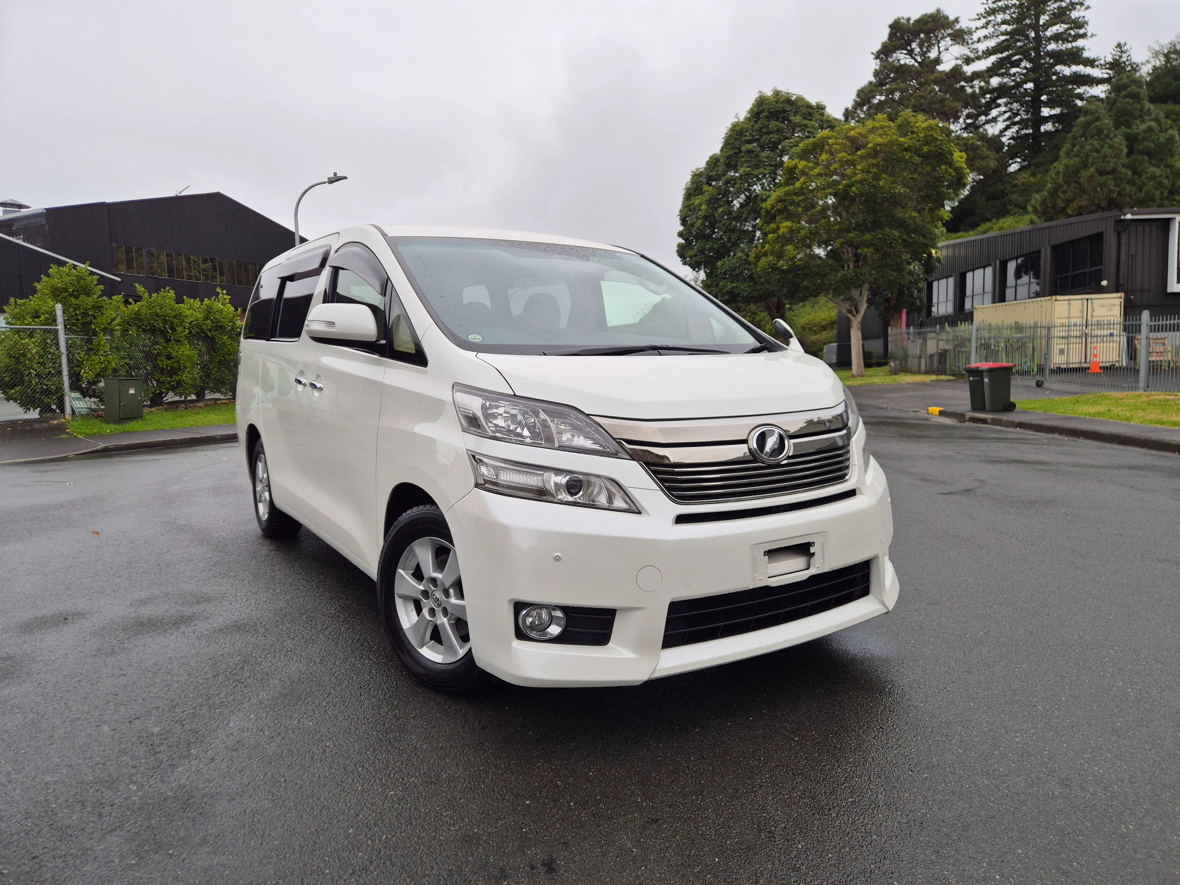 2014 Toyota Vellfire | 8 Seater | Fresh Import