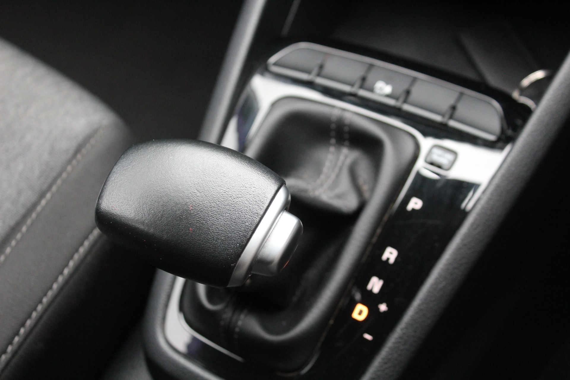 2022 Kia Stonic LX 1.4P Carousel 16