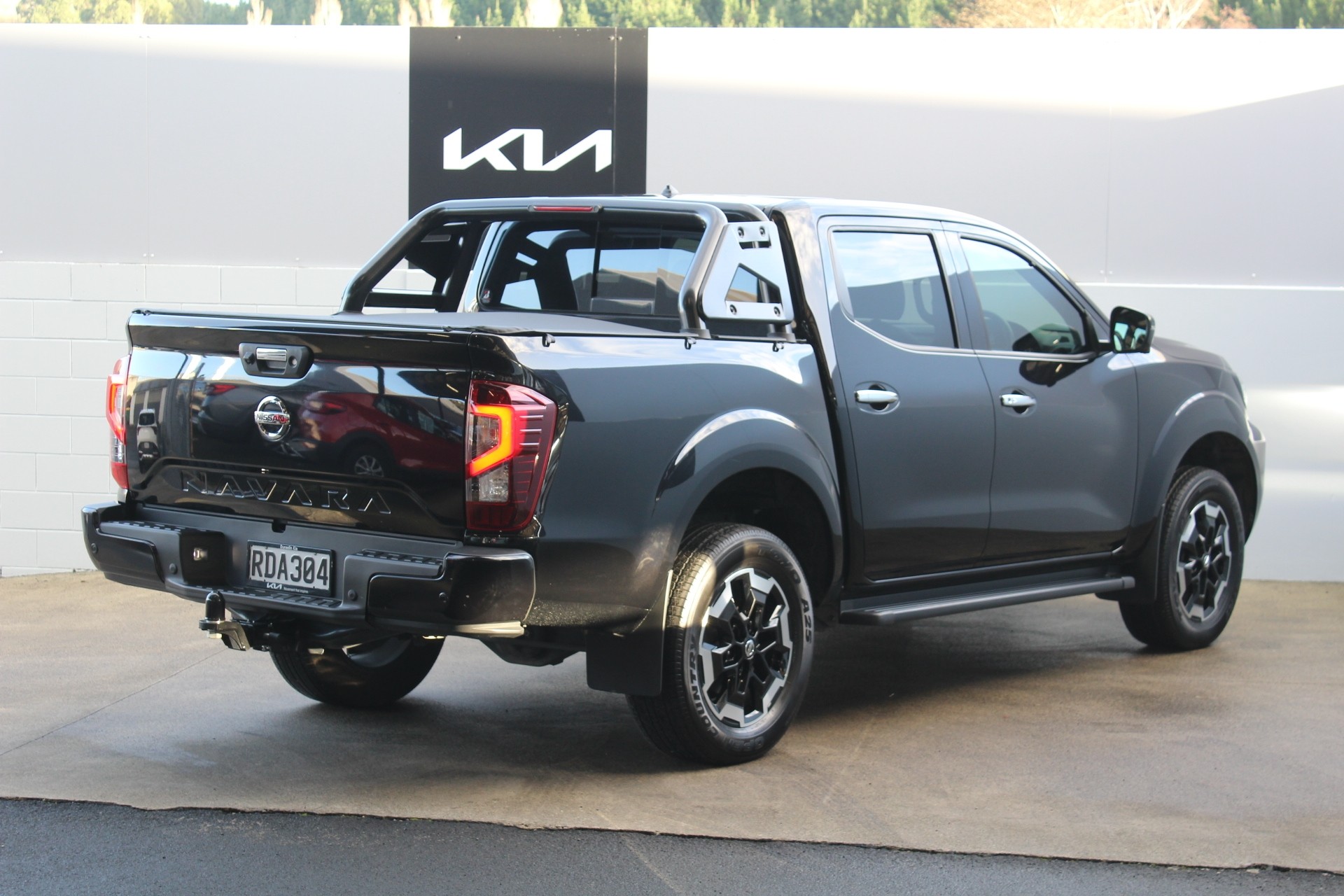 2025 Nissan Navara ST-X 2.3 Turbo Diesel 4WD Auto Collage 2