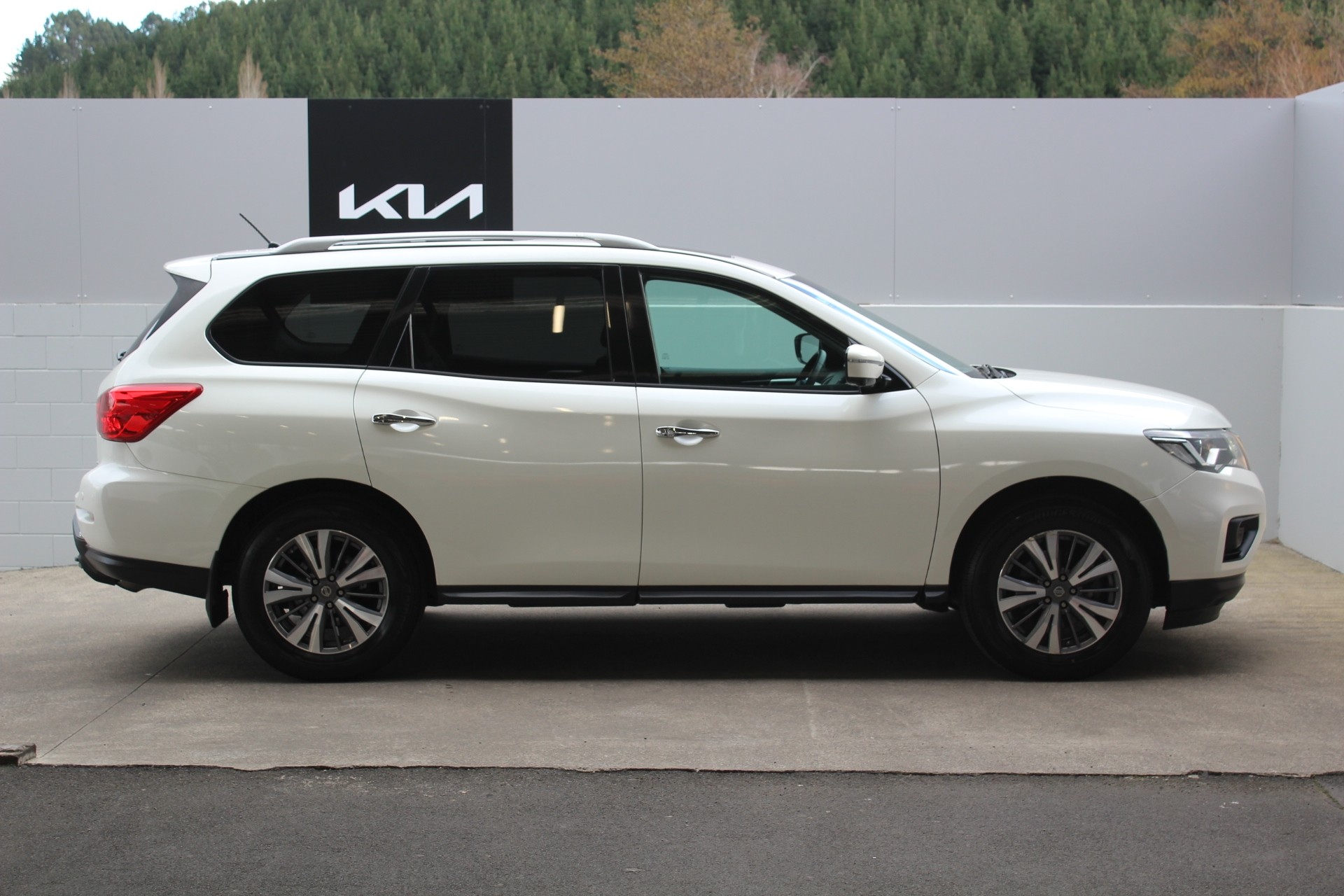 2017 Nissan Pathfinder ST-L 3.5 4WD Auto Carousel 1