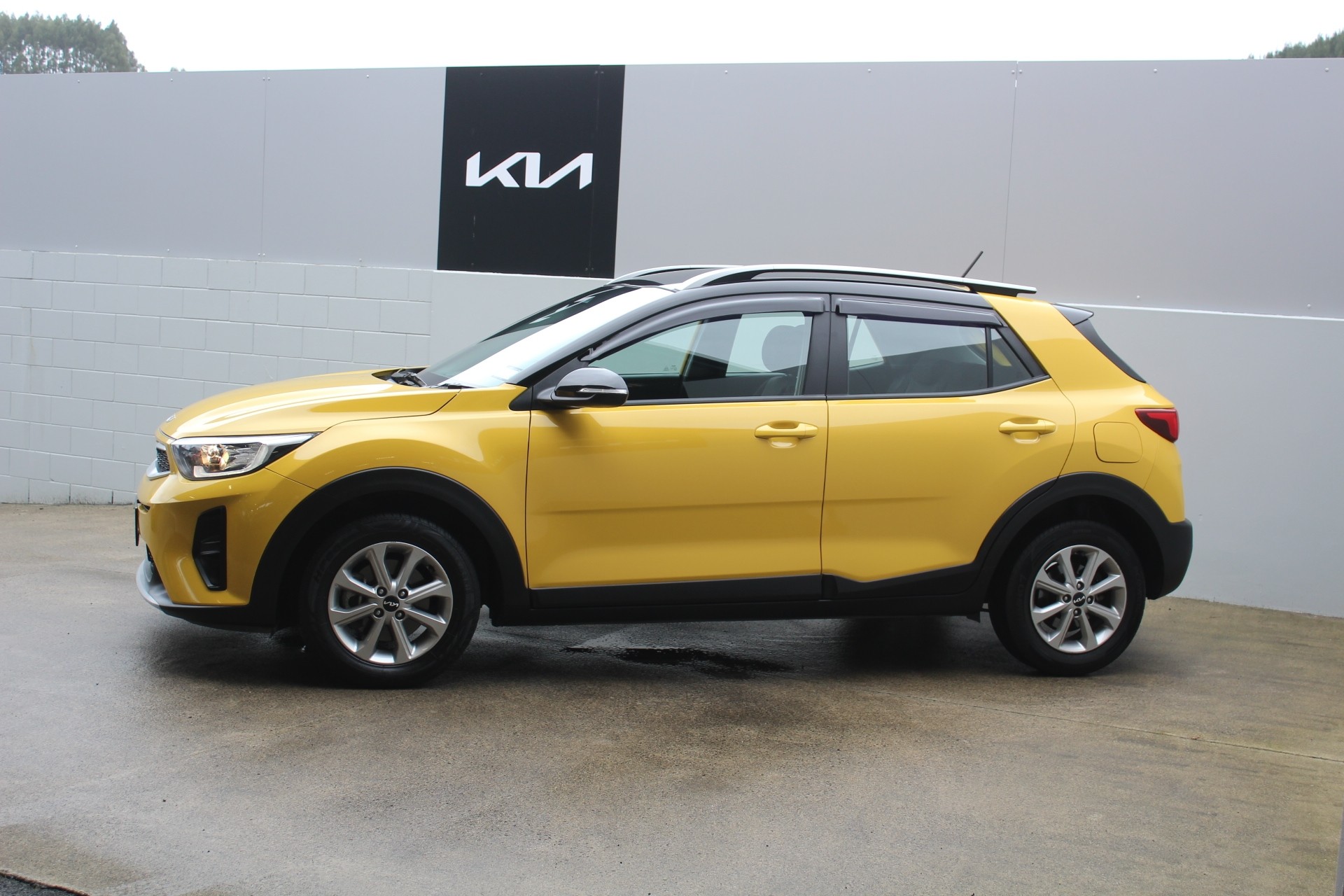 2022 Kia Stonic LX 1.4P Carousel 5
